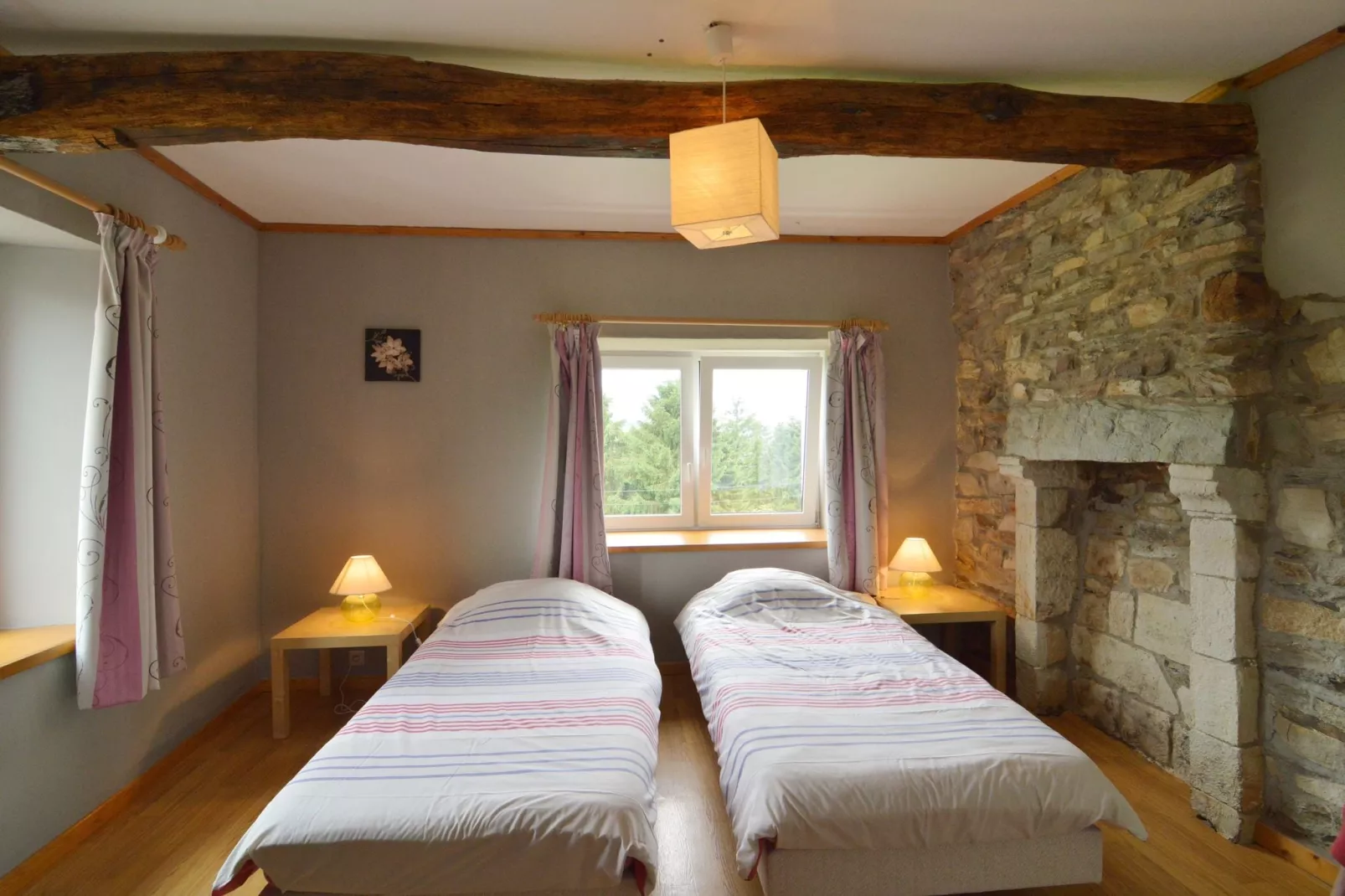 Outrewarchenne-Bedroom