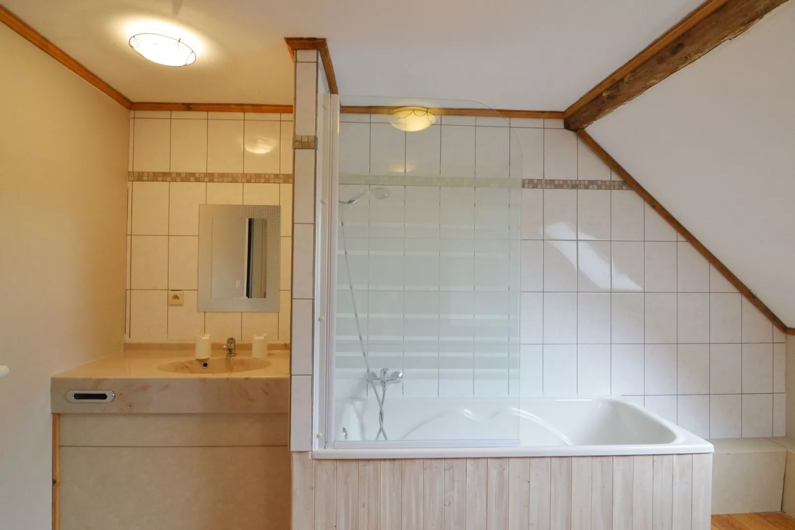 Outrewarchenne-Bathroom