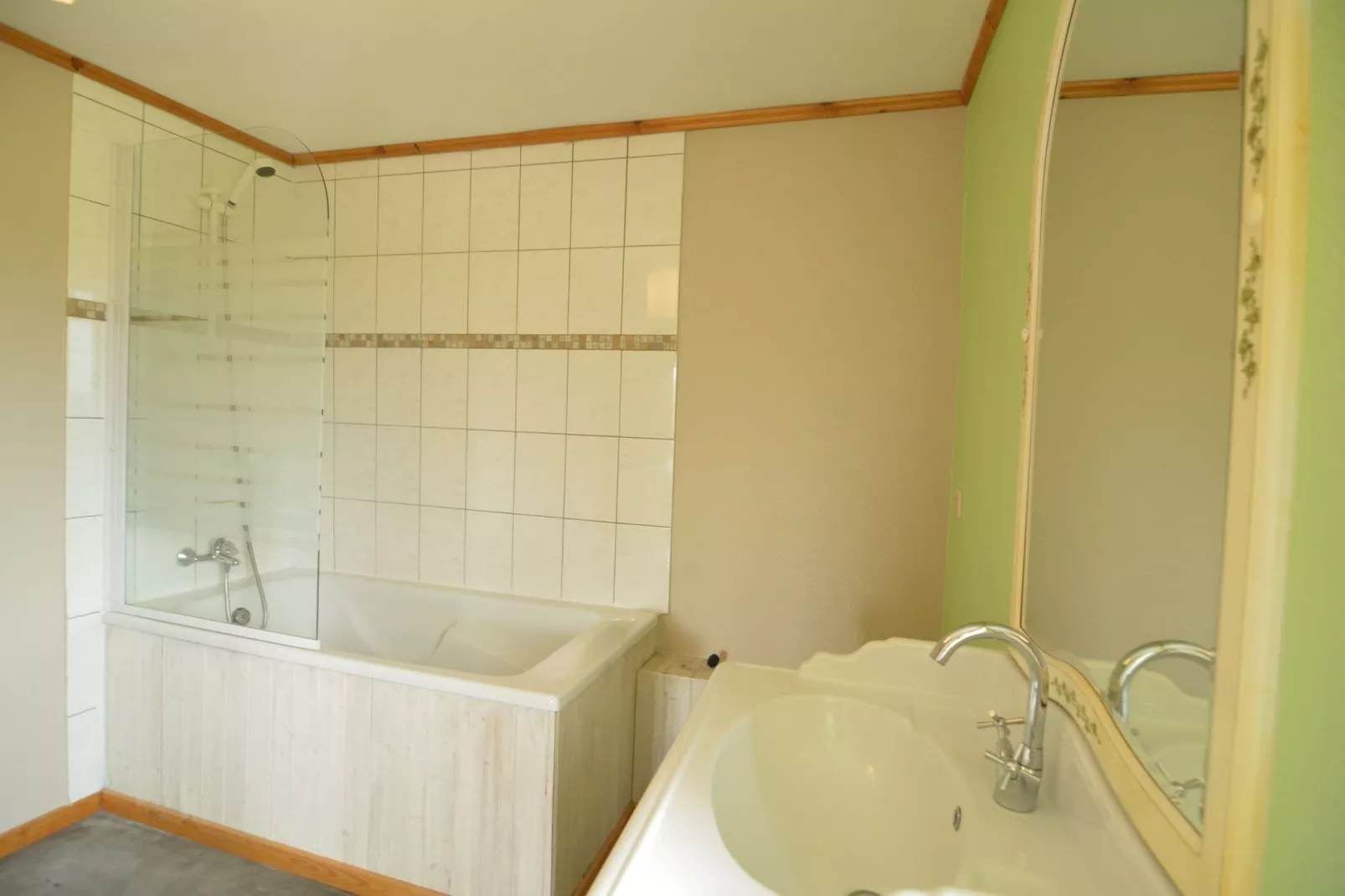 Outrewarchenne-Bathroom