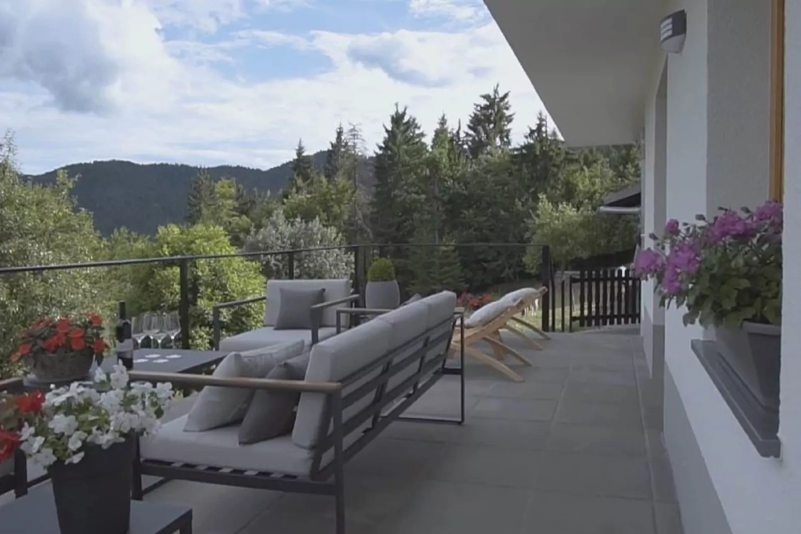 House Kozji Vrh-Balcon-terrasse