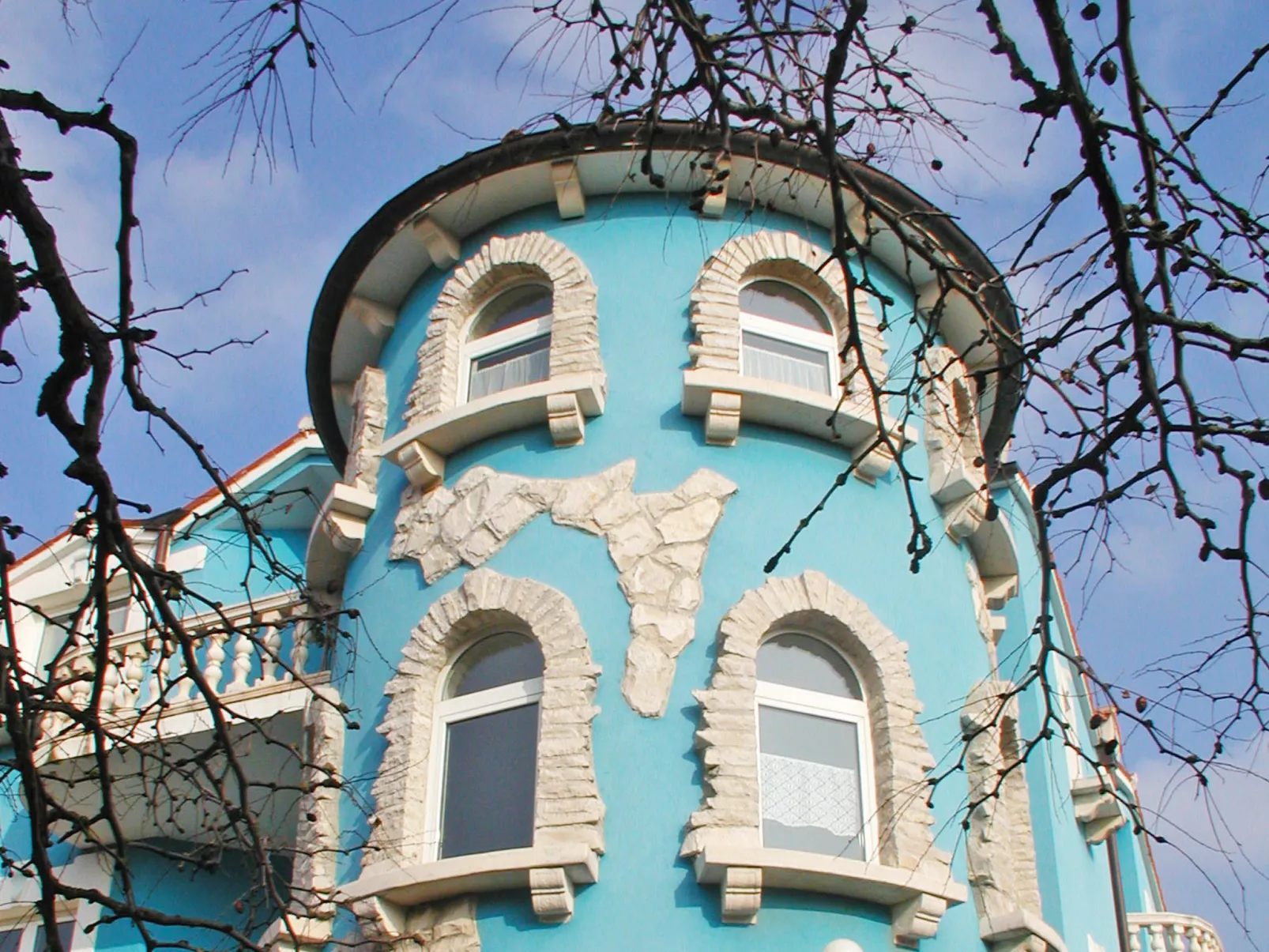 Hilde Blue-Outside
