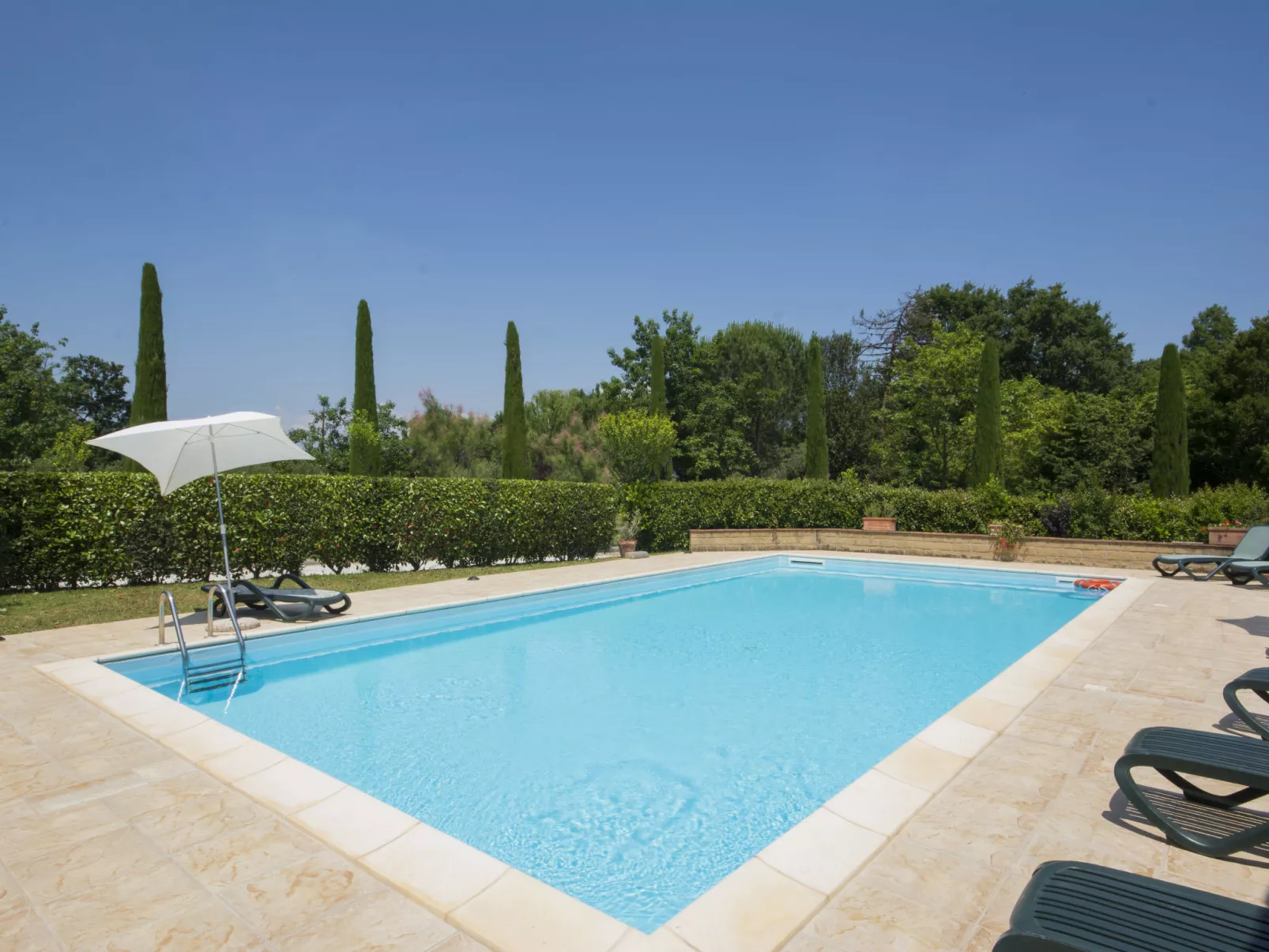 Villa Elena-Outside