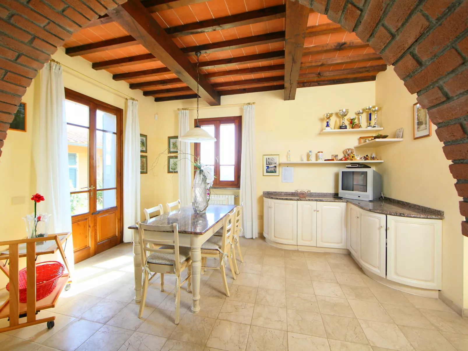 Villa Elena-Inside