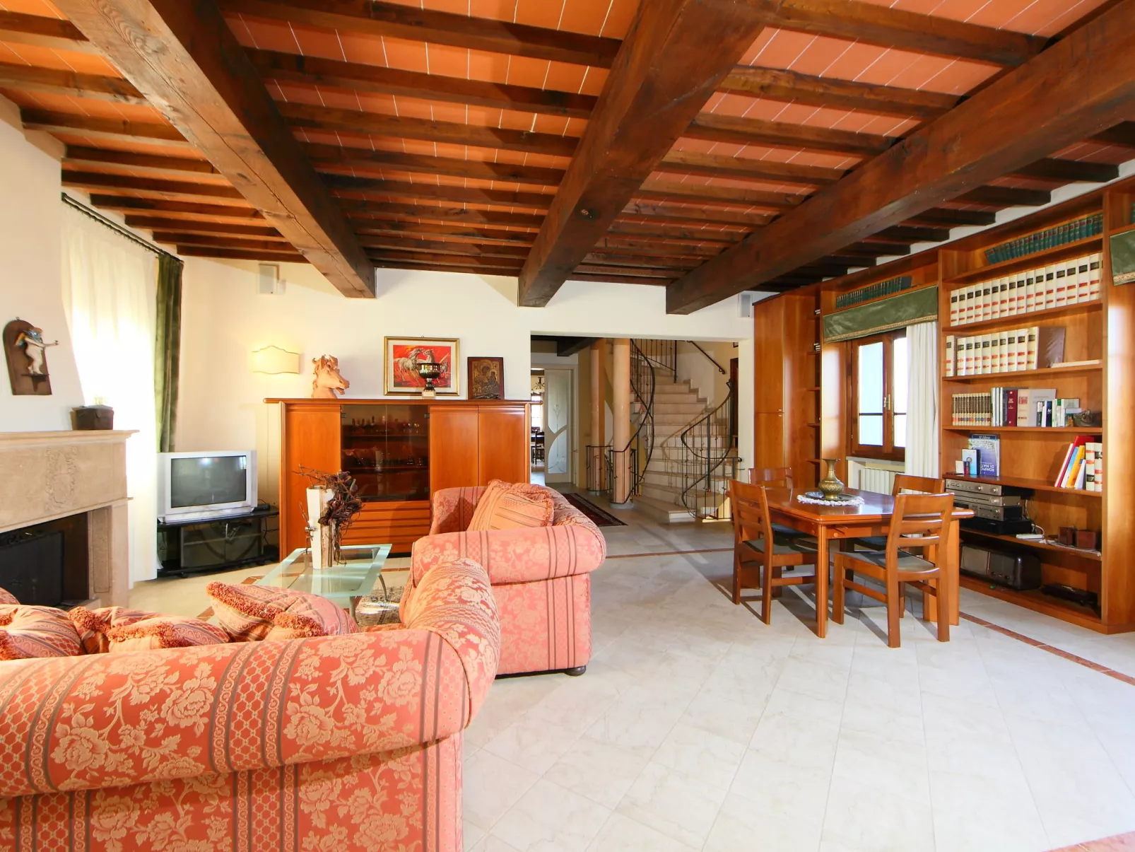 Villa Elena-Inside