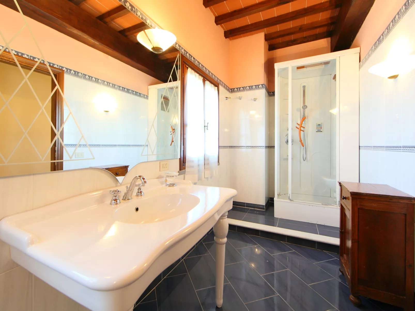 Villa Elena-Inside