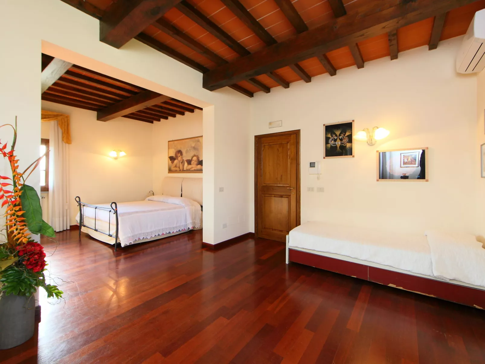 Villa Elena-Inside