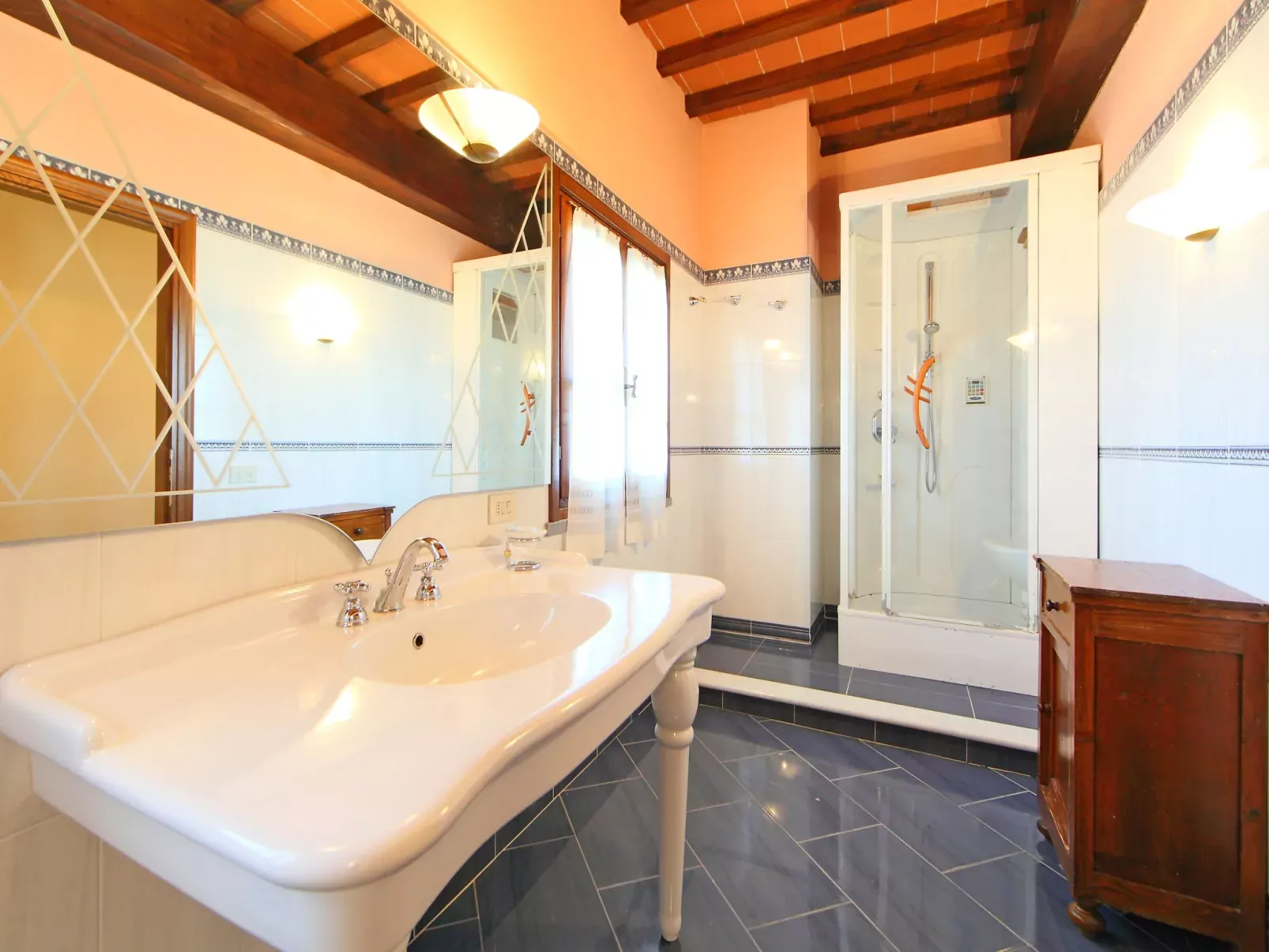 Villa Elena-Inside
