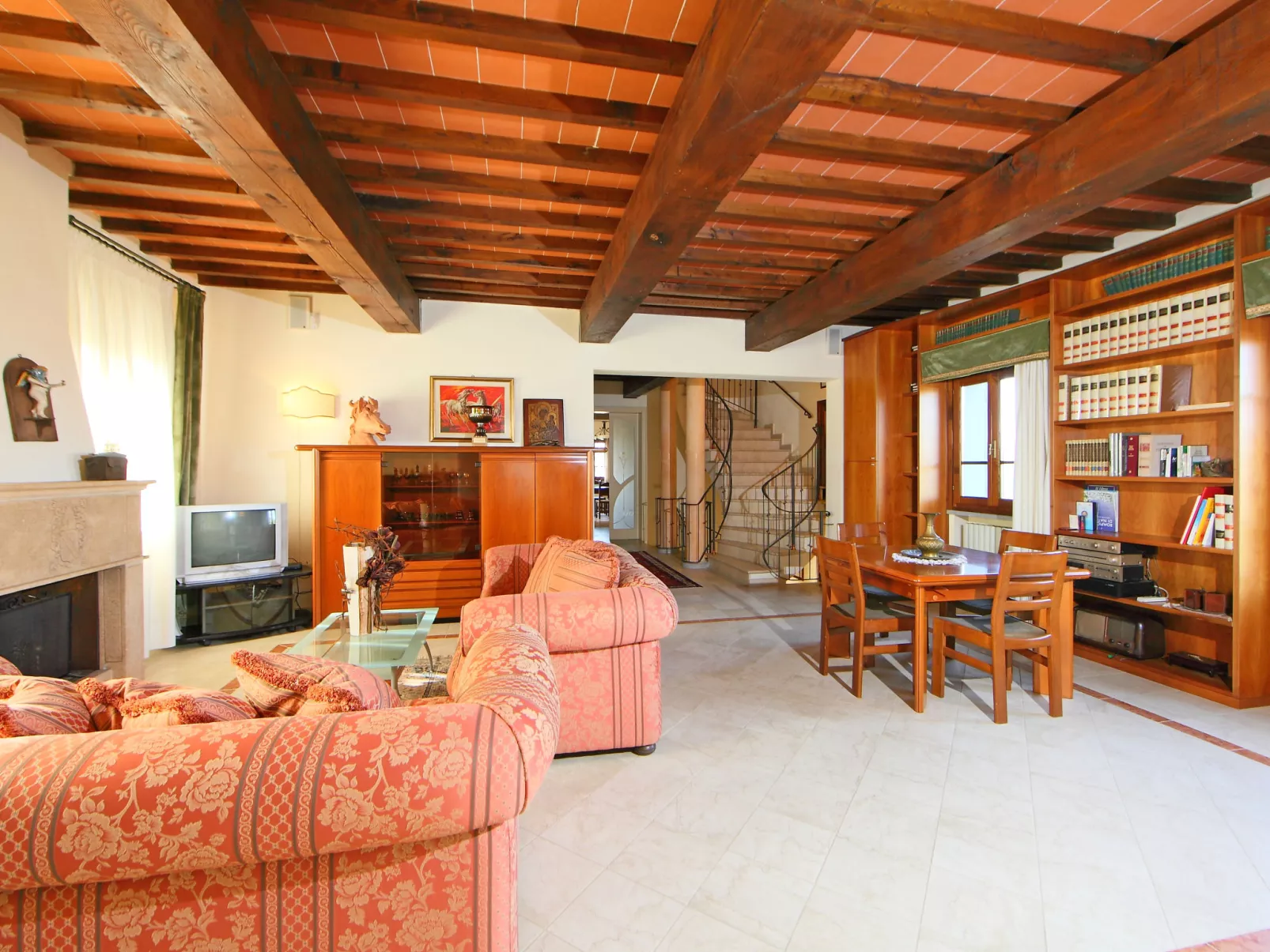 Villa Elena-Inside