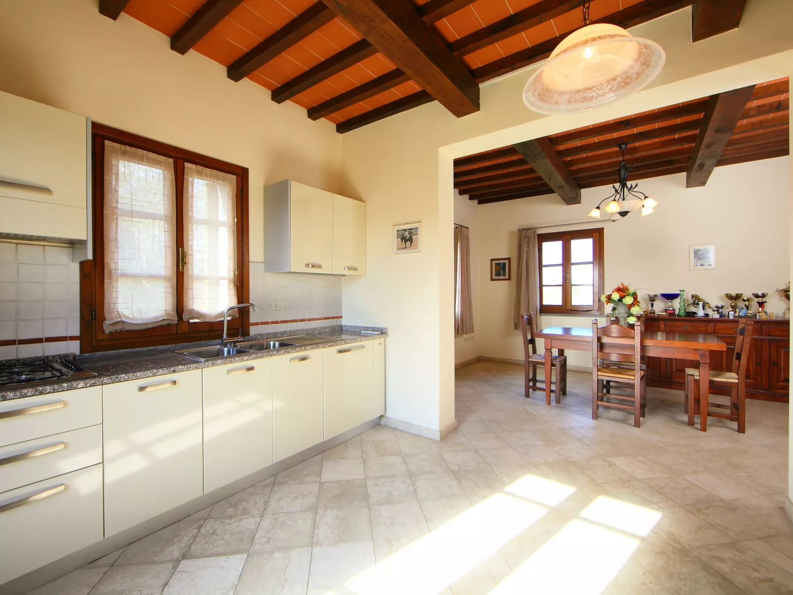 Villa Elena-Inside