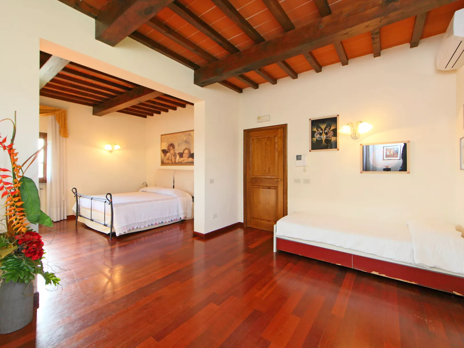 Villa Elena-Inside