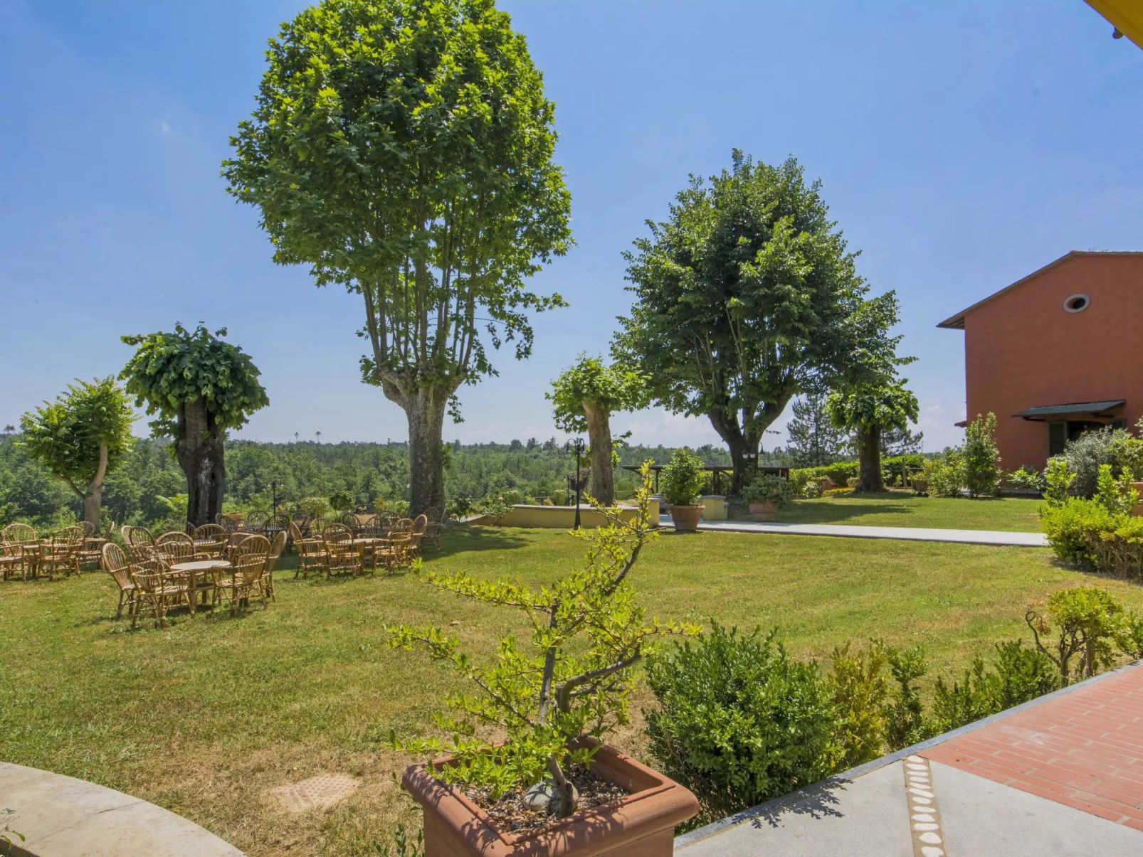 Villa Elena-Outside