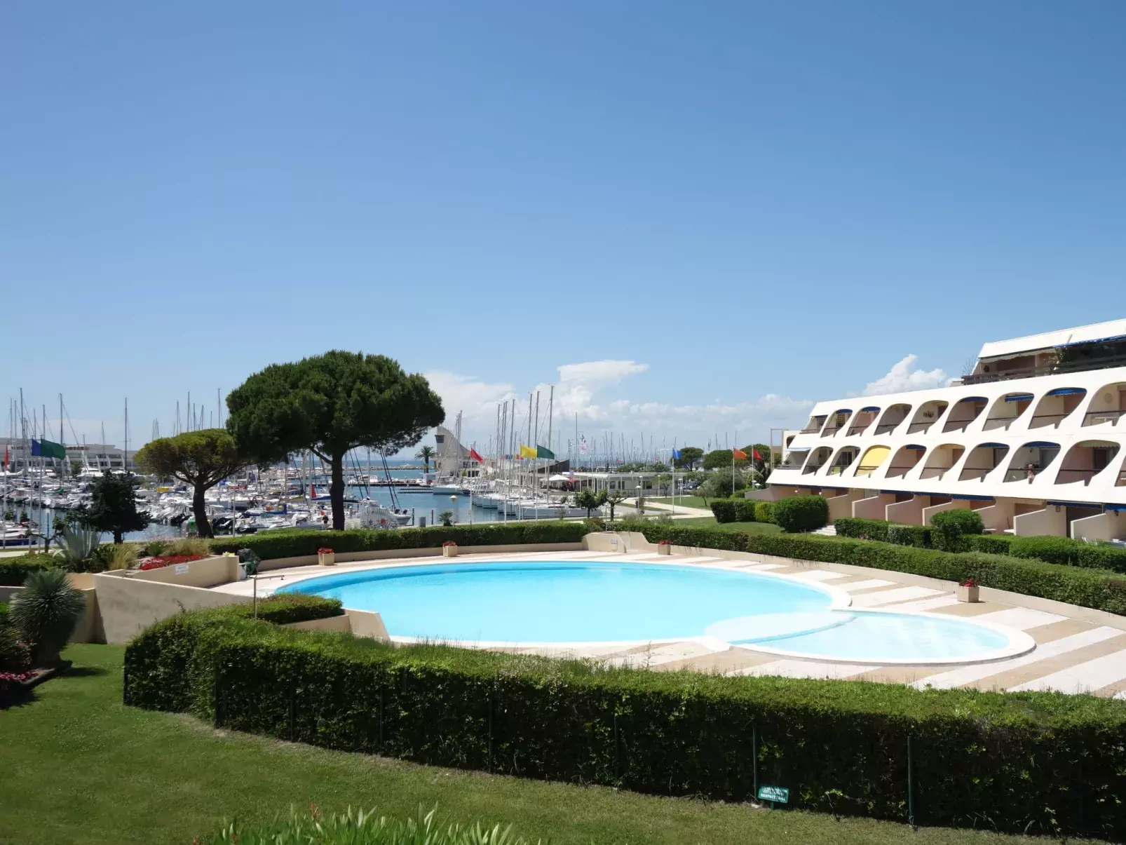 Escale Port-Dehors
