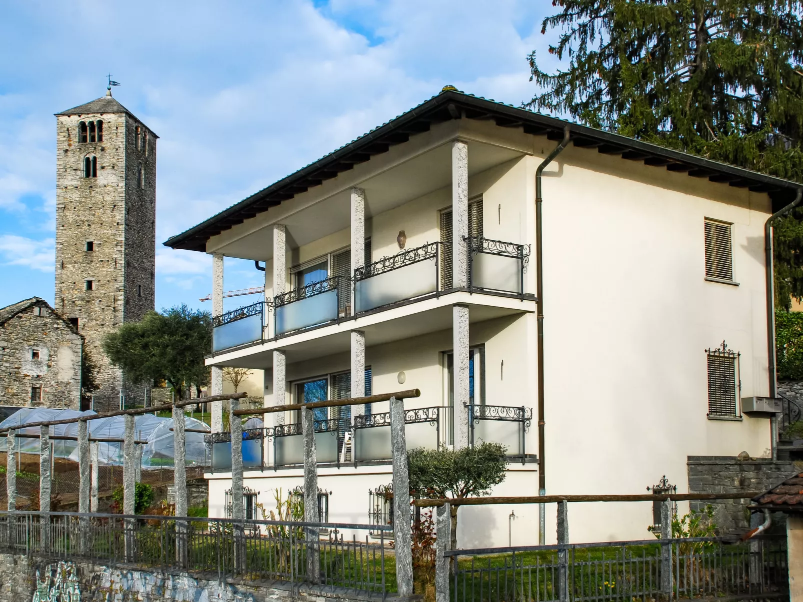 San Quirico-Outside