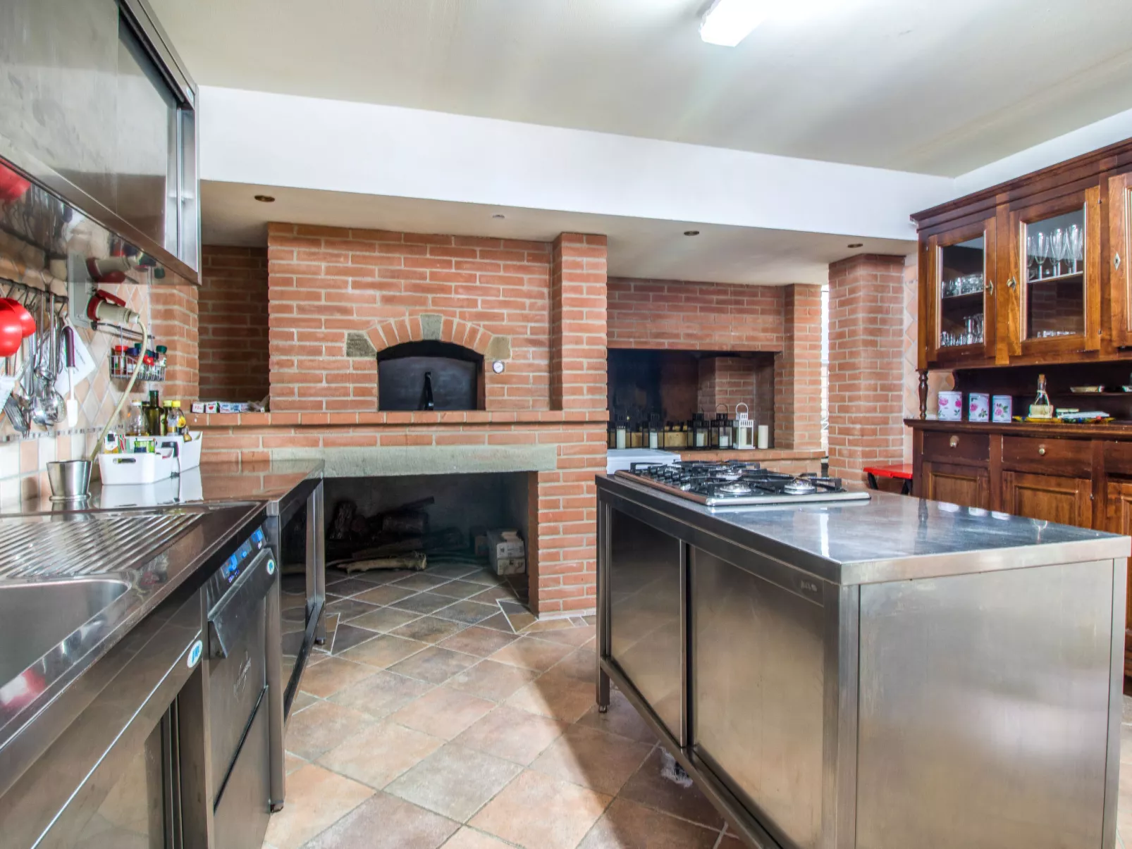 Il Borgo di Gebbia-Inside