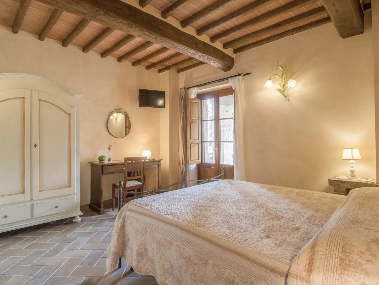 Il Borgo di Gebbia-Inside