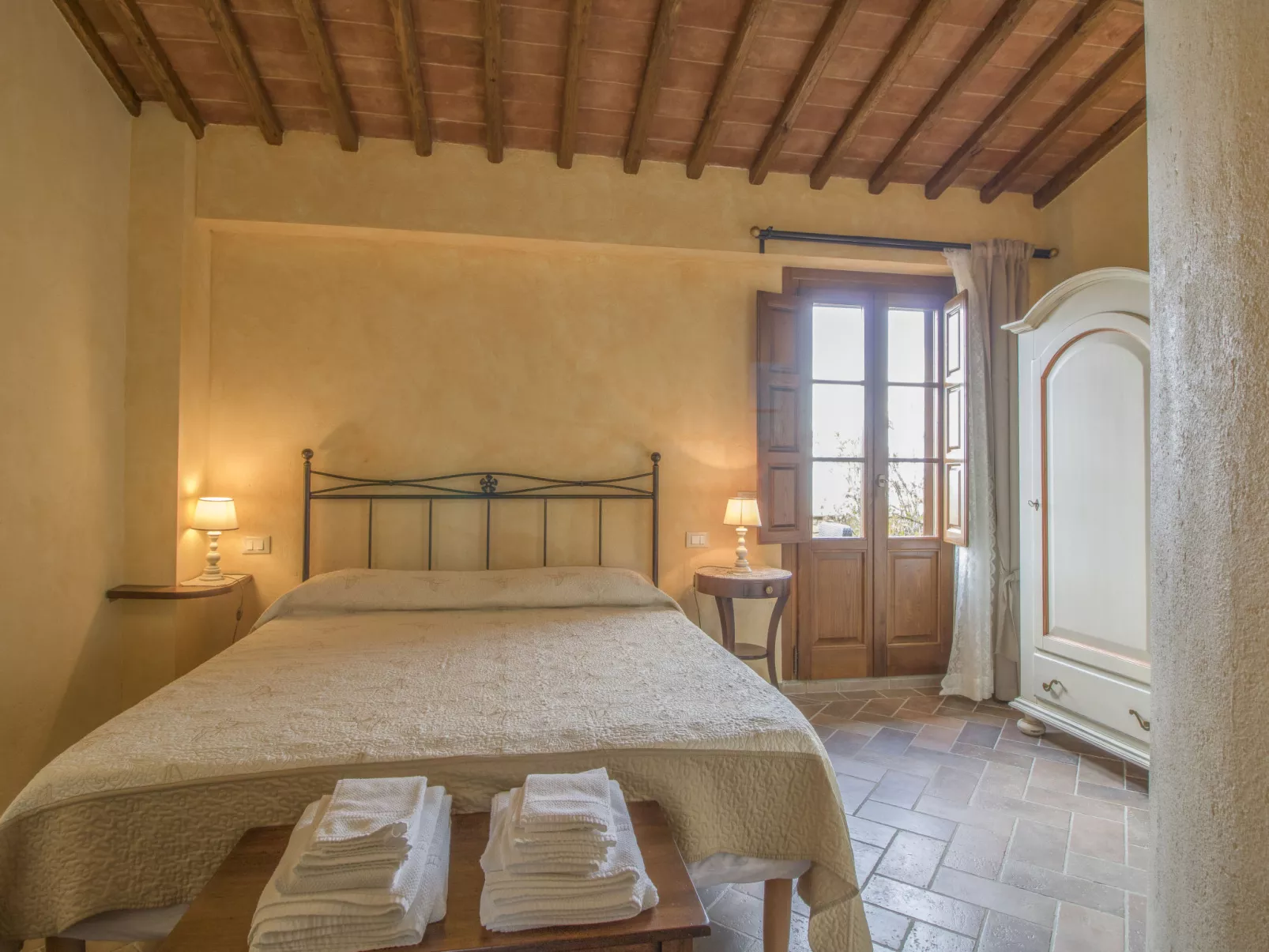Il Borgo di Gebbia-Inside
