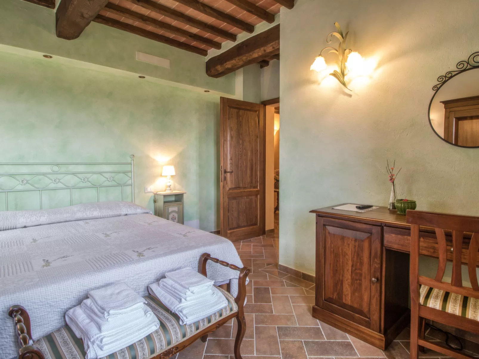 Il Borgo di Gebbia-Inside