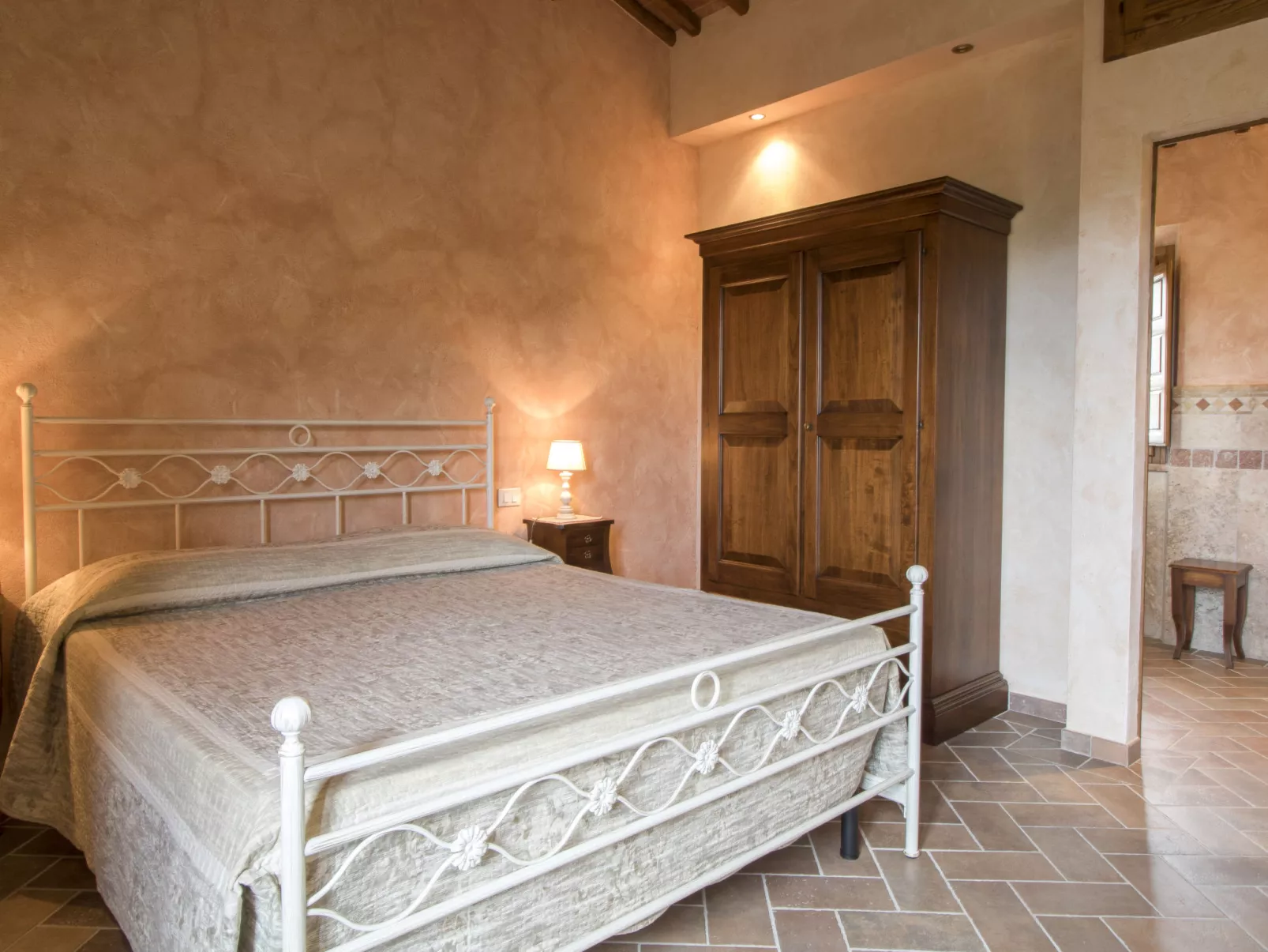 Il Borgo di Gebbia-Inside