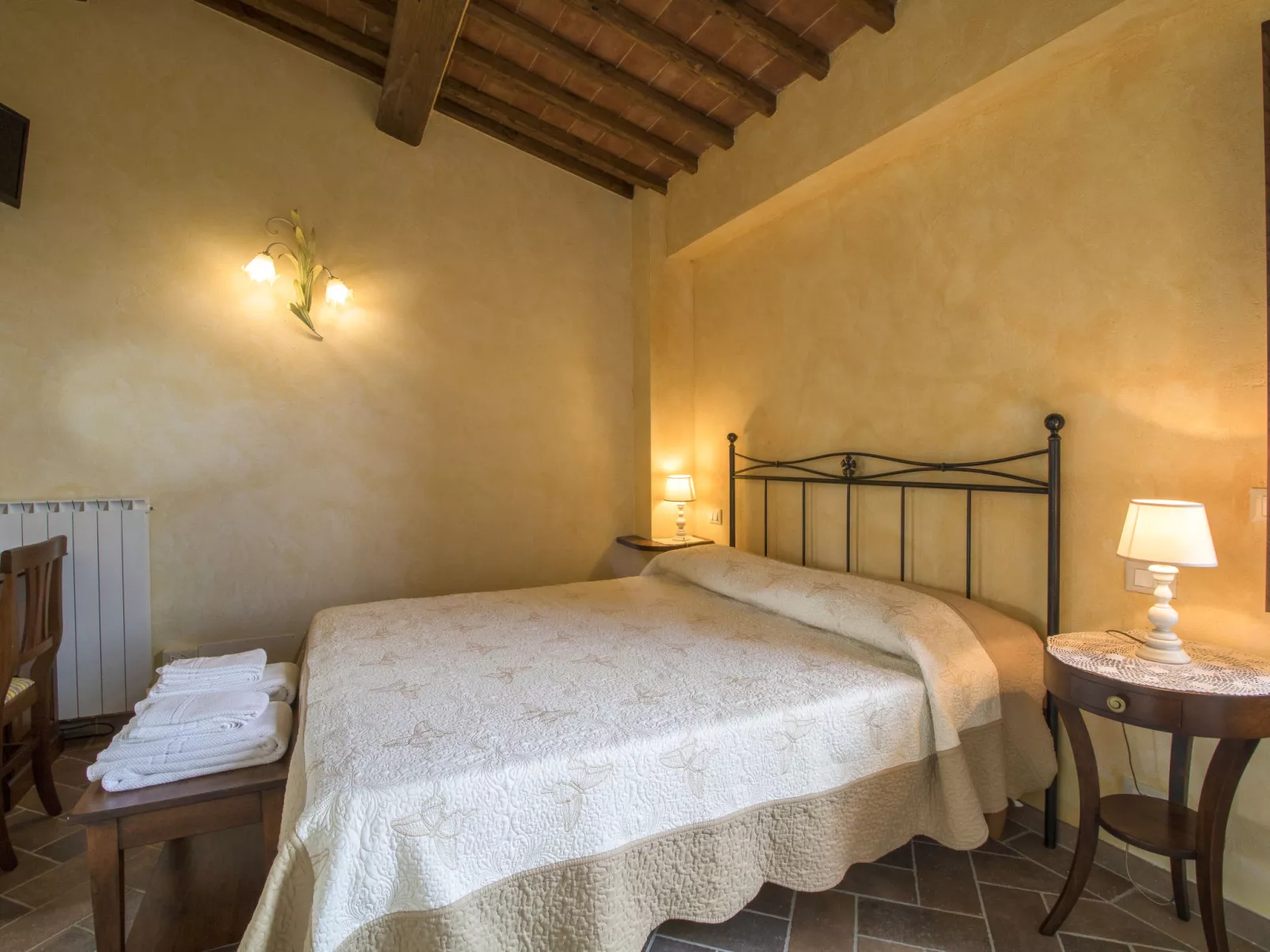 Il Borgo di Gebbia-Inside