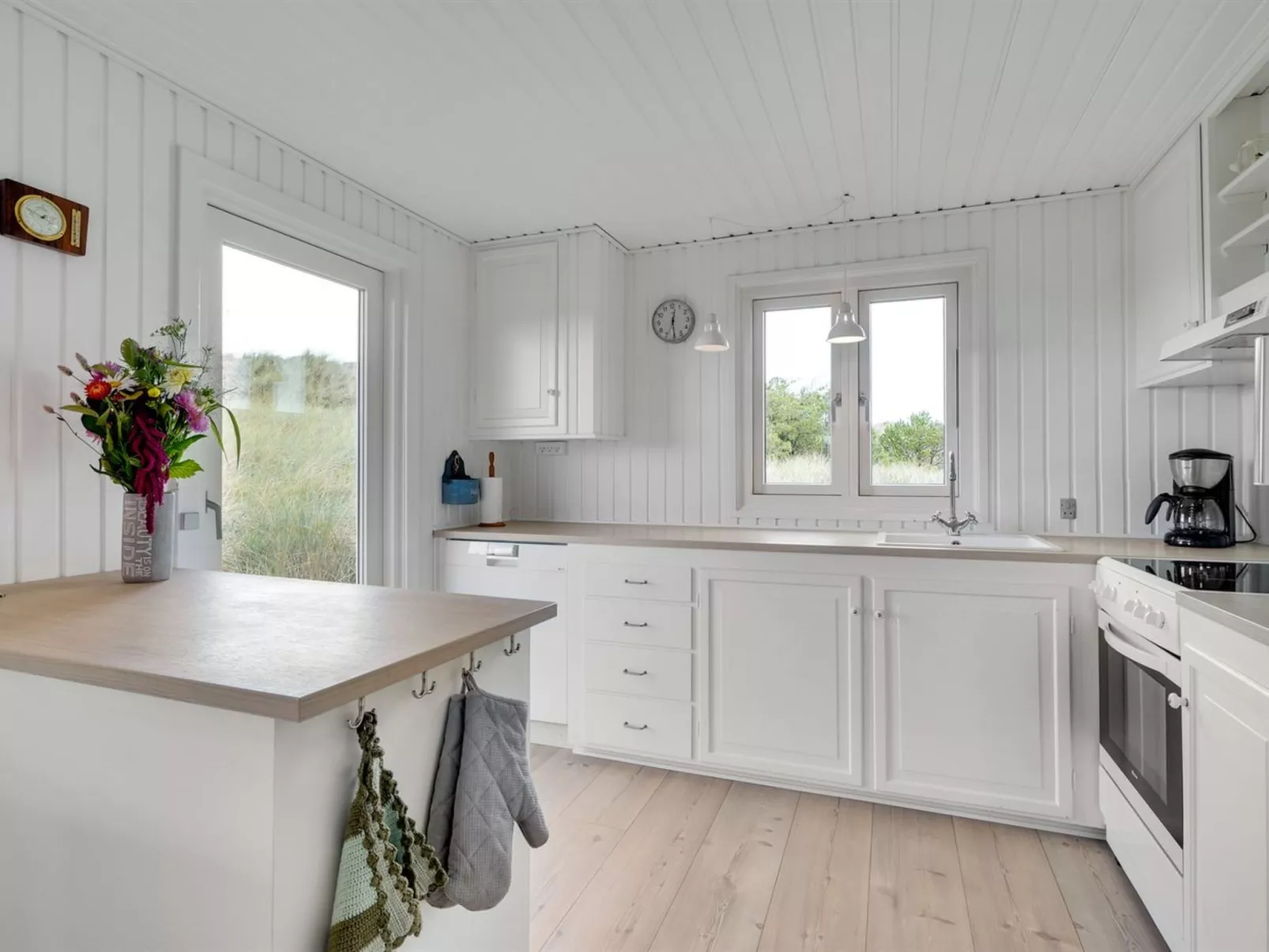 "Iken" - 500m from the sea-Inside