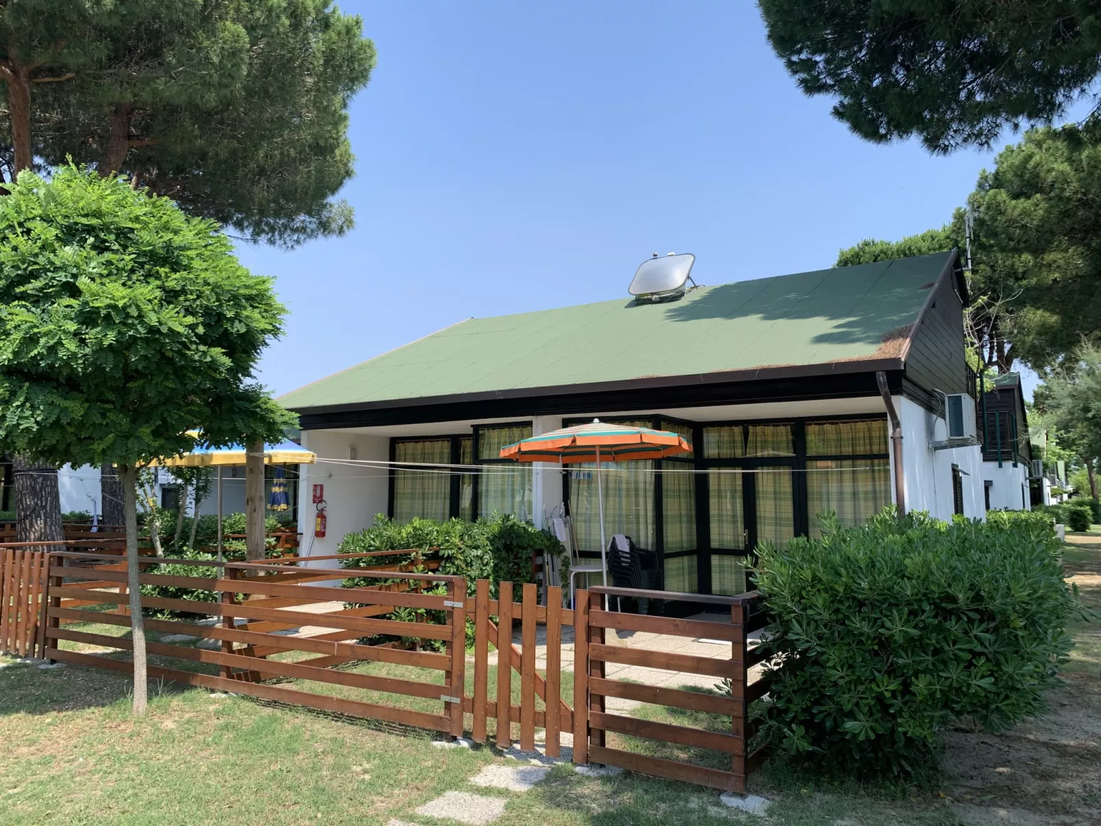 Dog's Bungalow-Draußen