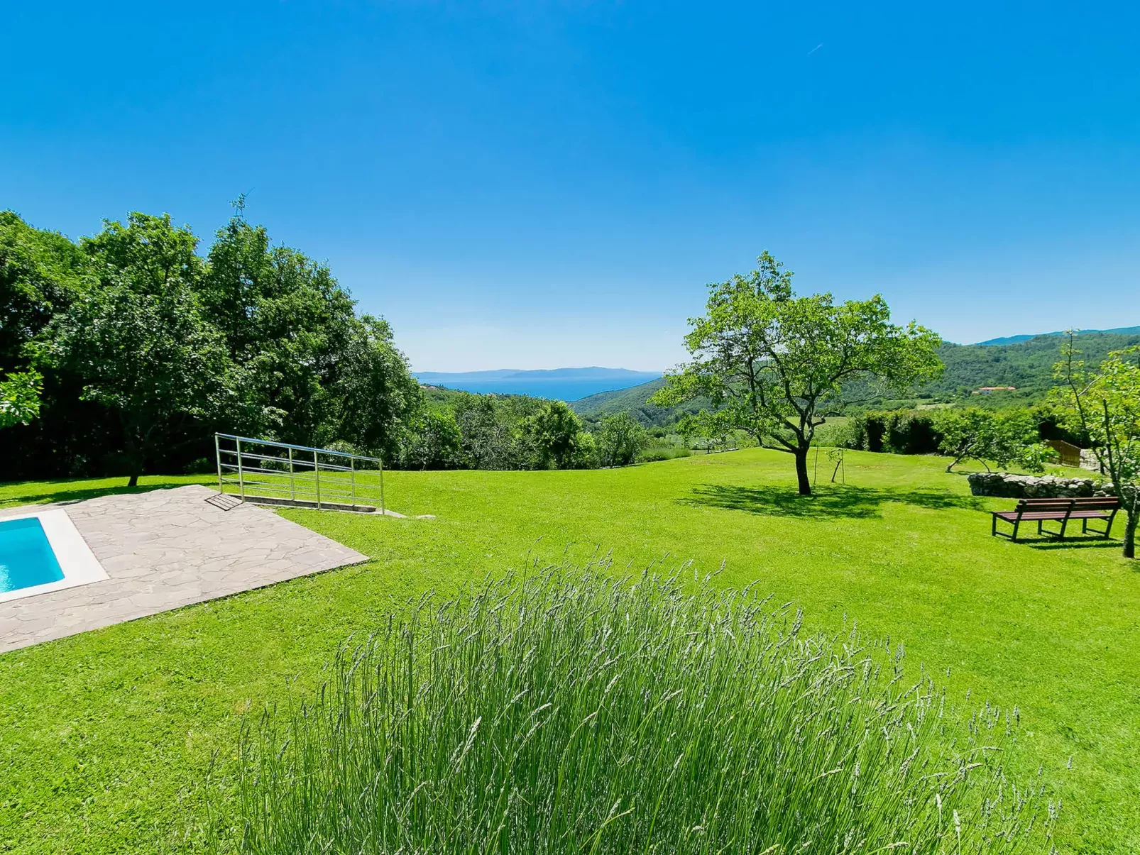 Panorama 2-Outside