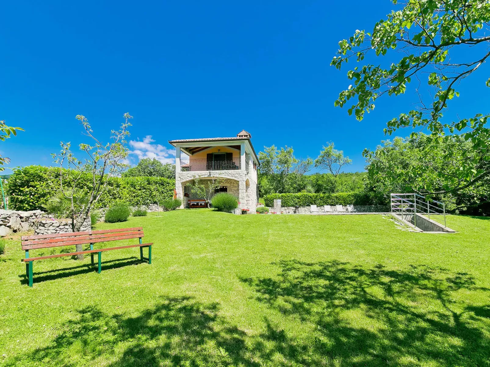 Panorama 2-Outside