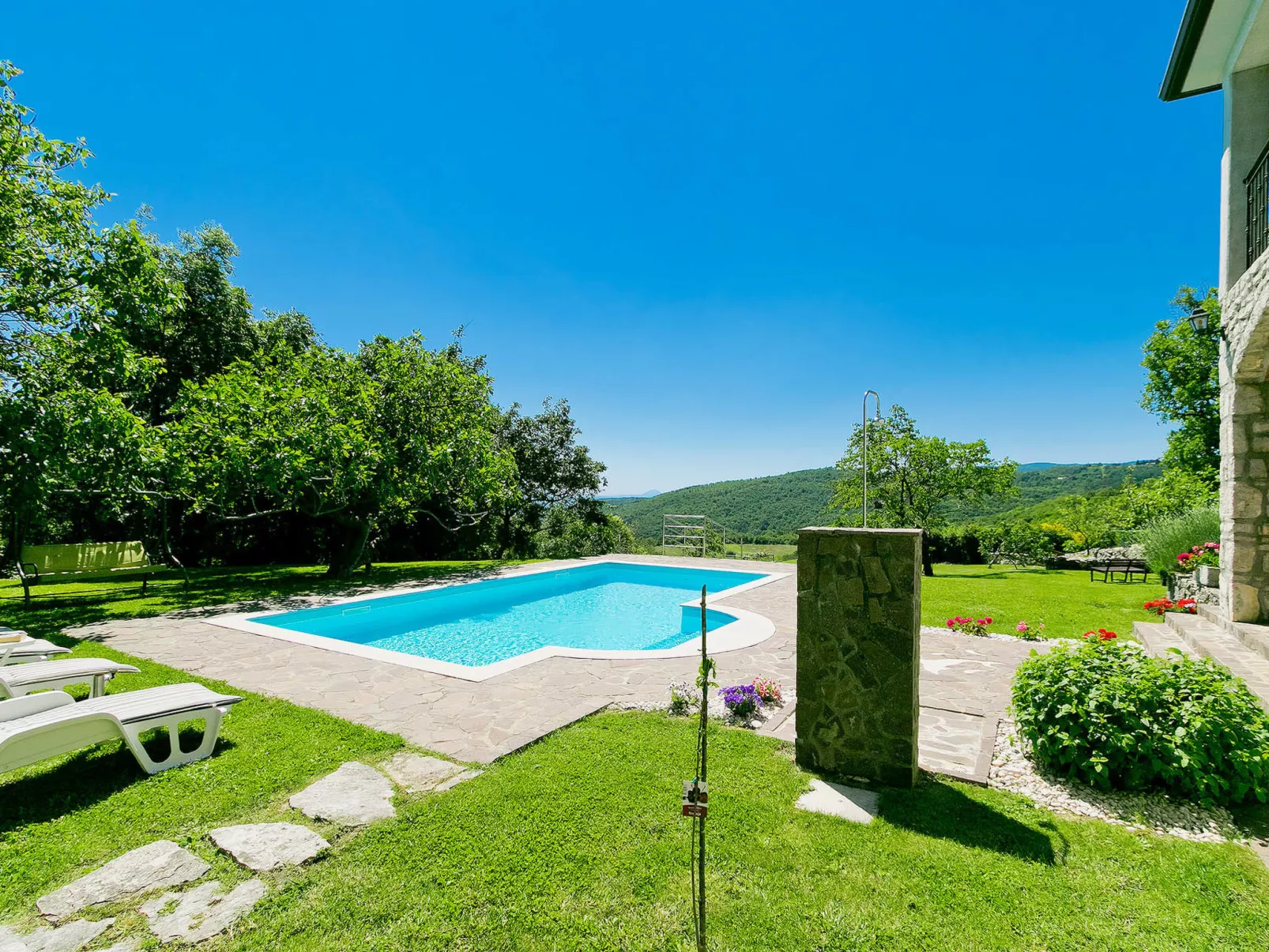 Panorama 2-Outside