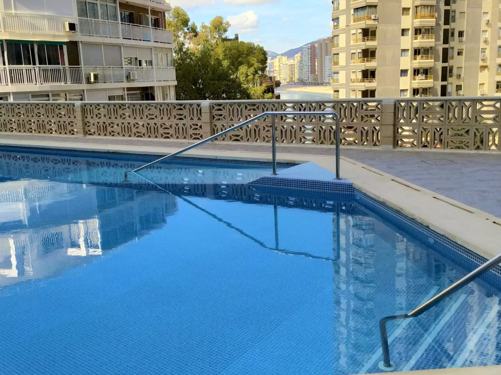 Halcon Levante-Outside
