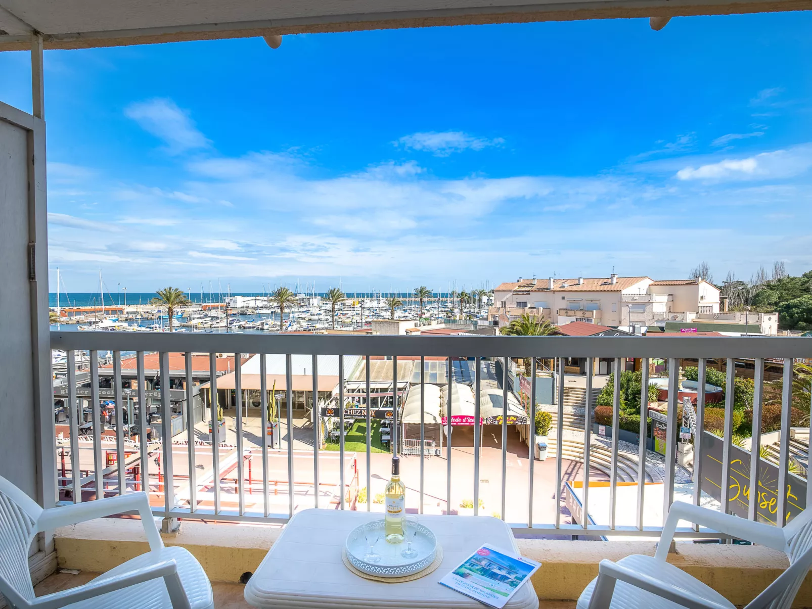 Port Astoria-Dehors
