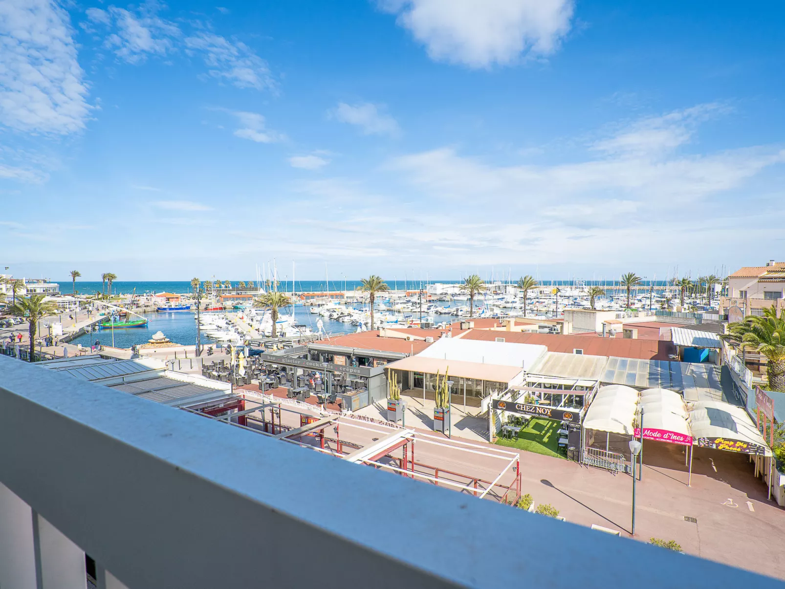 Port Astoria-Dehors