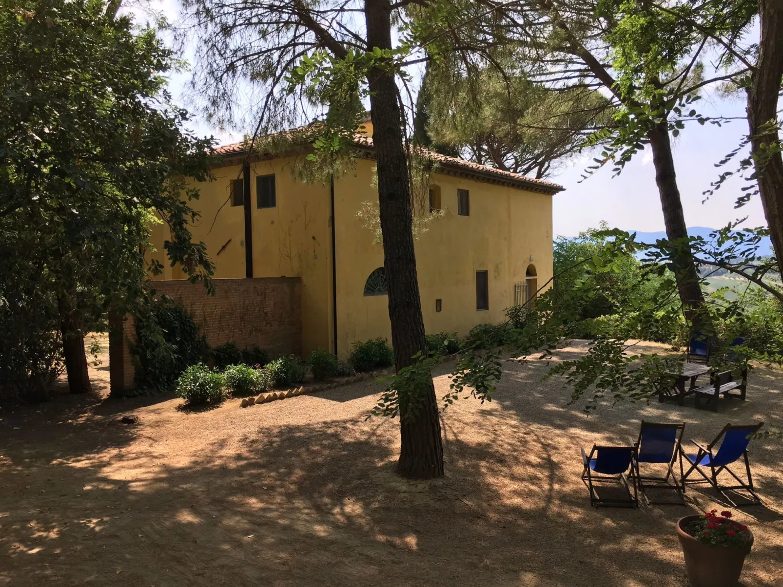 Pietra-Outside