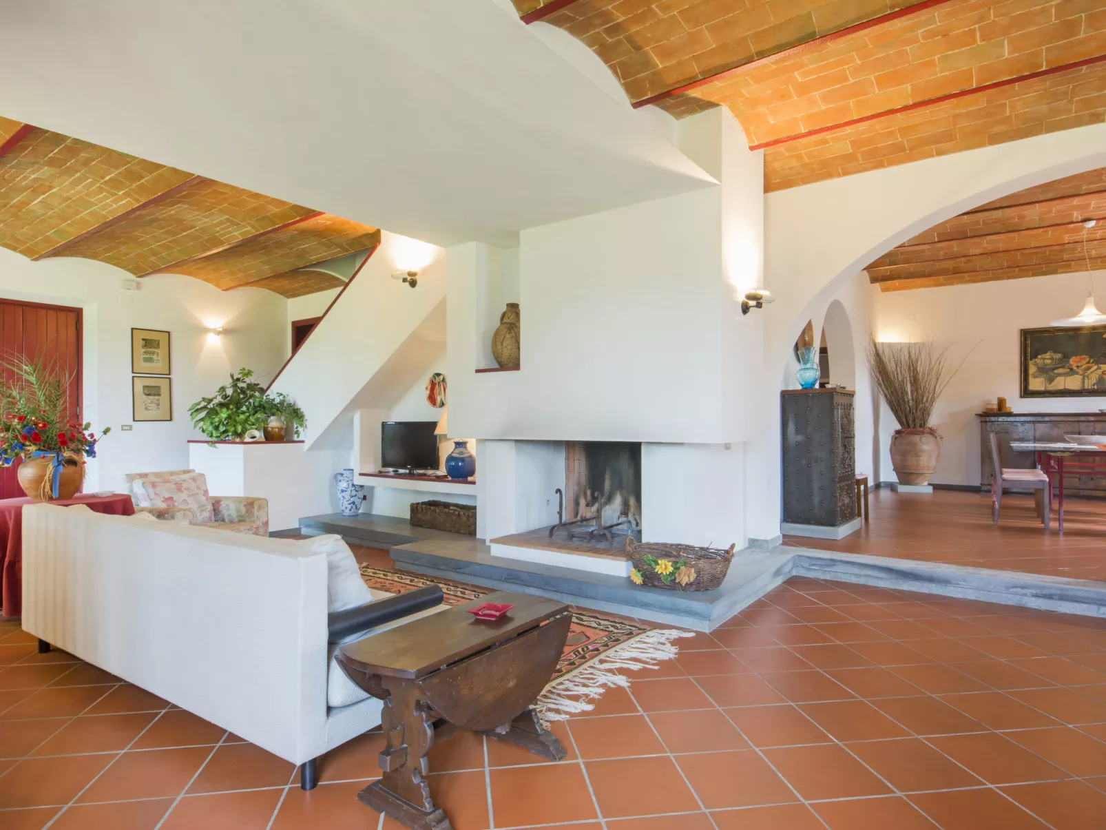 Villa Ponticelli-Inside
