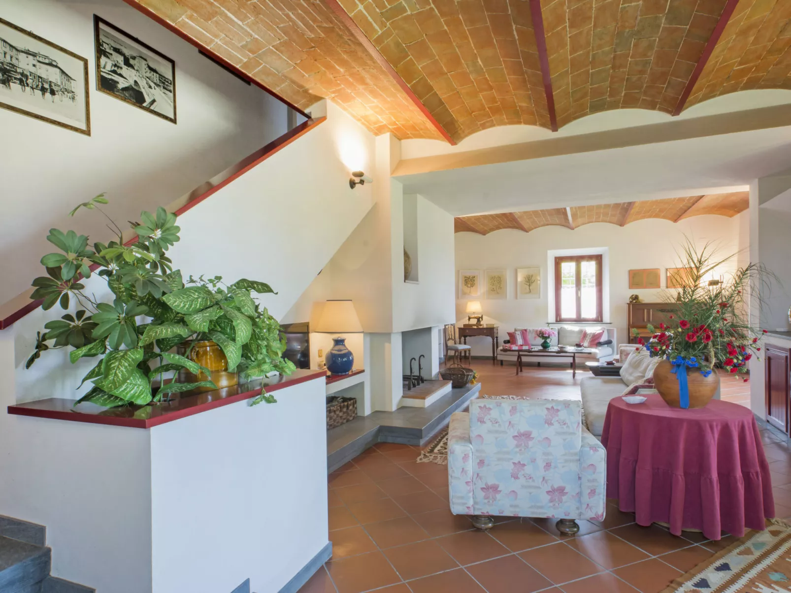 Villa Ponticelli-Inside