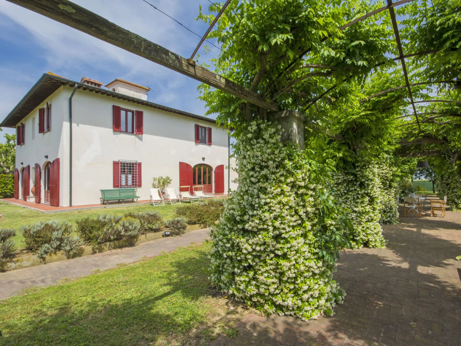 Villa Ponticelli-Outside