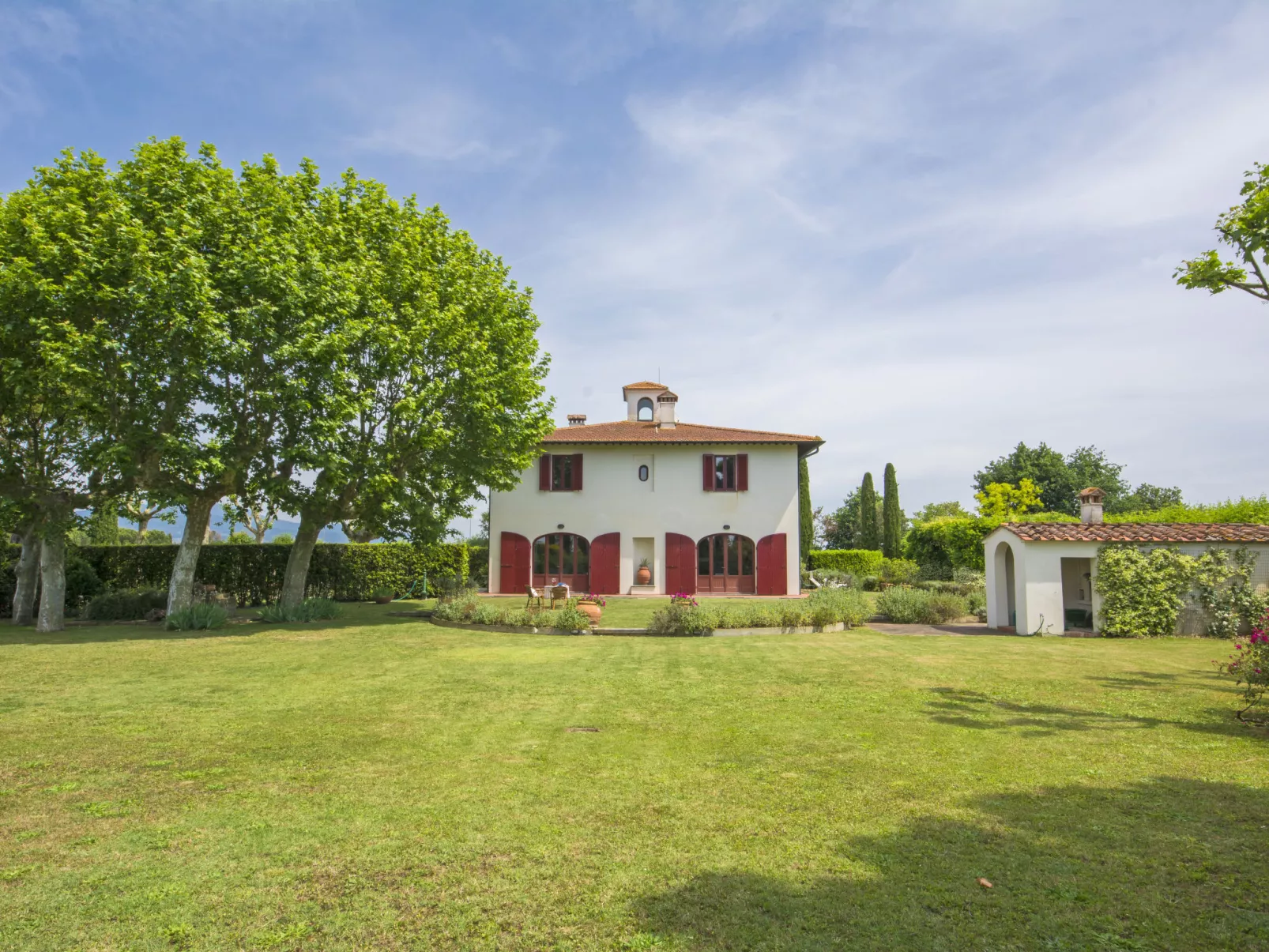 Villa Ponticelli-Outside
