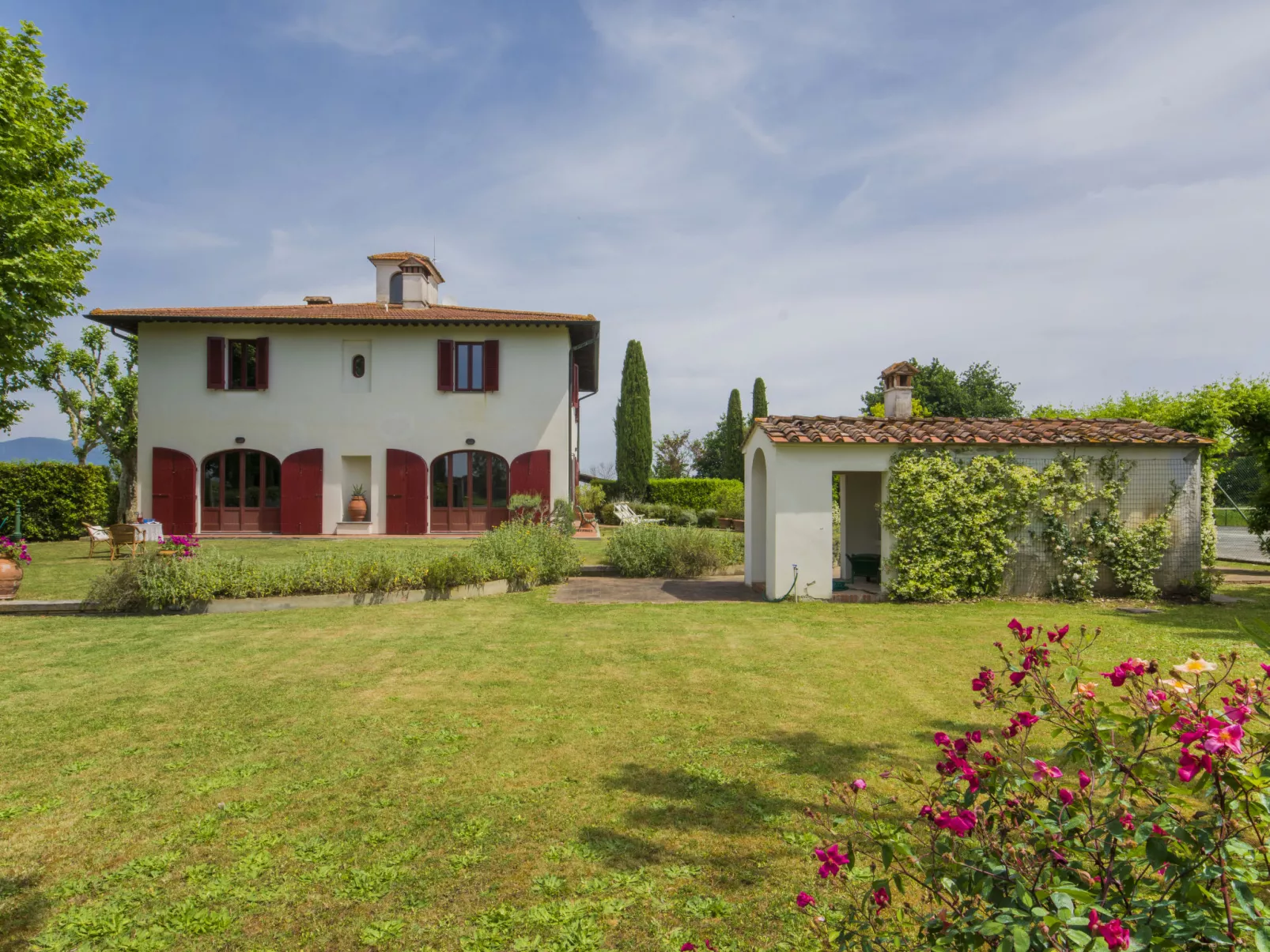 Villa Ponticelli-Outside