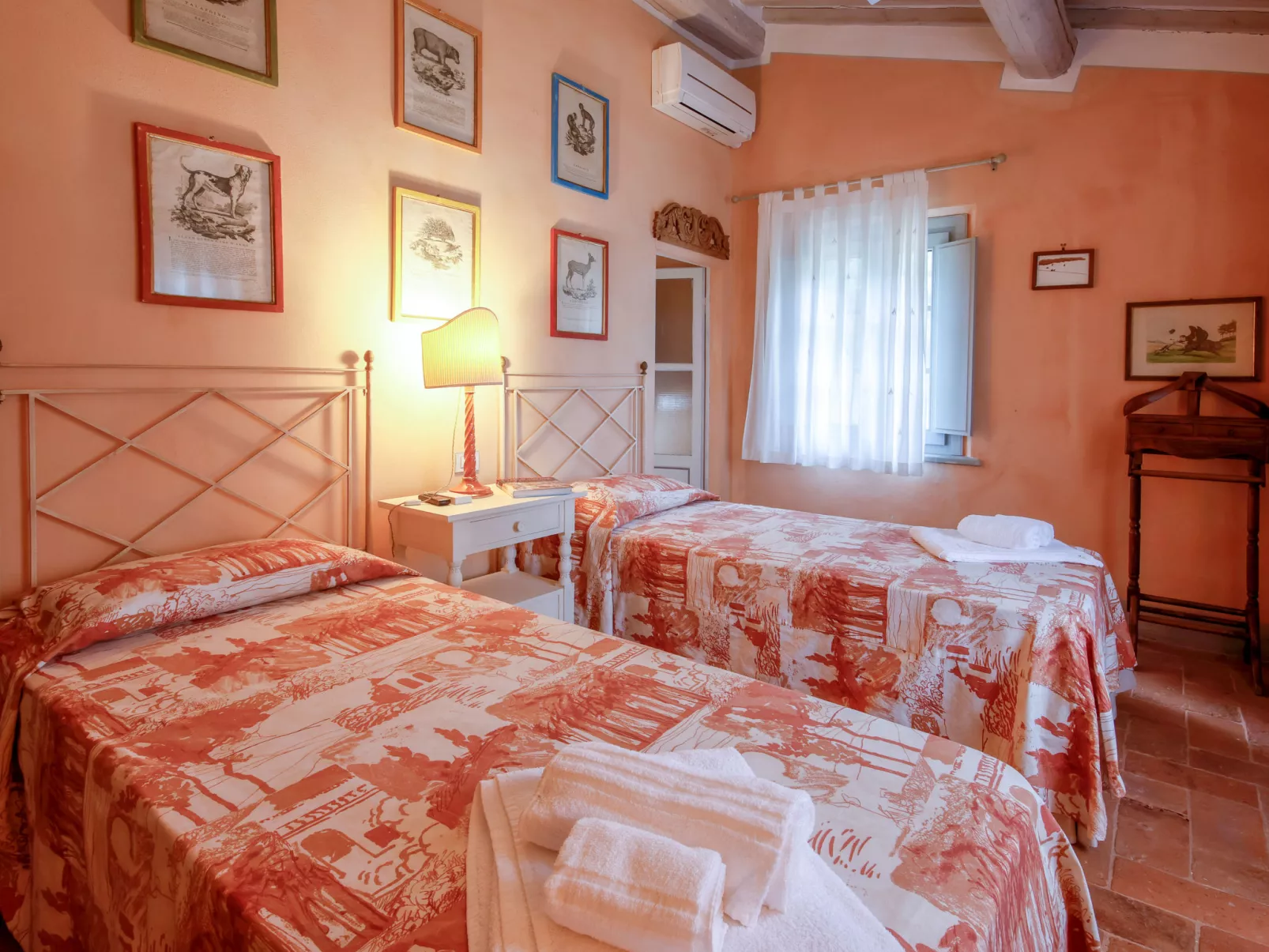 Ghizzano-Inside