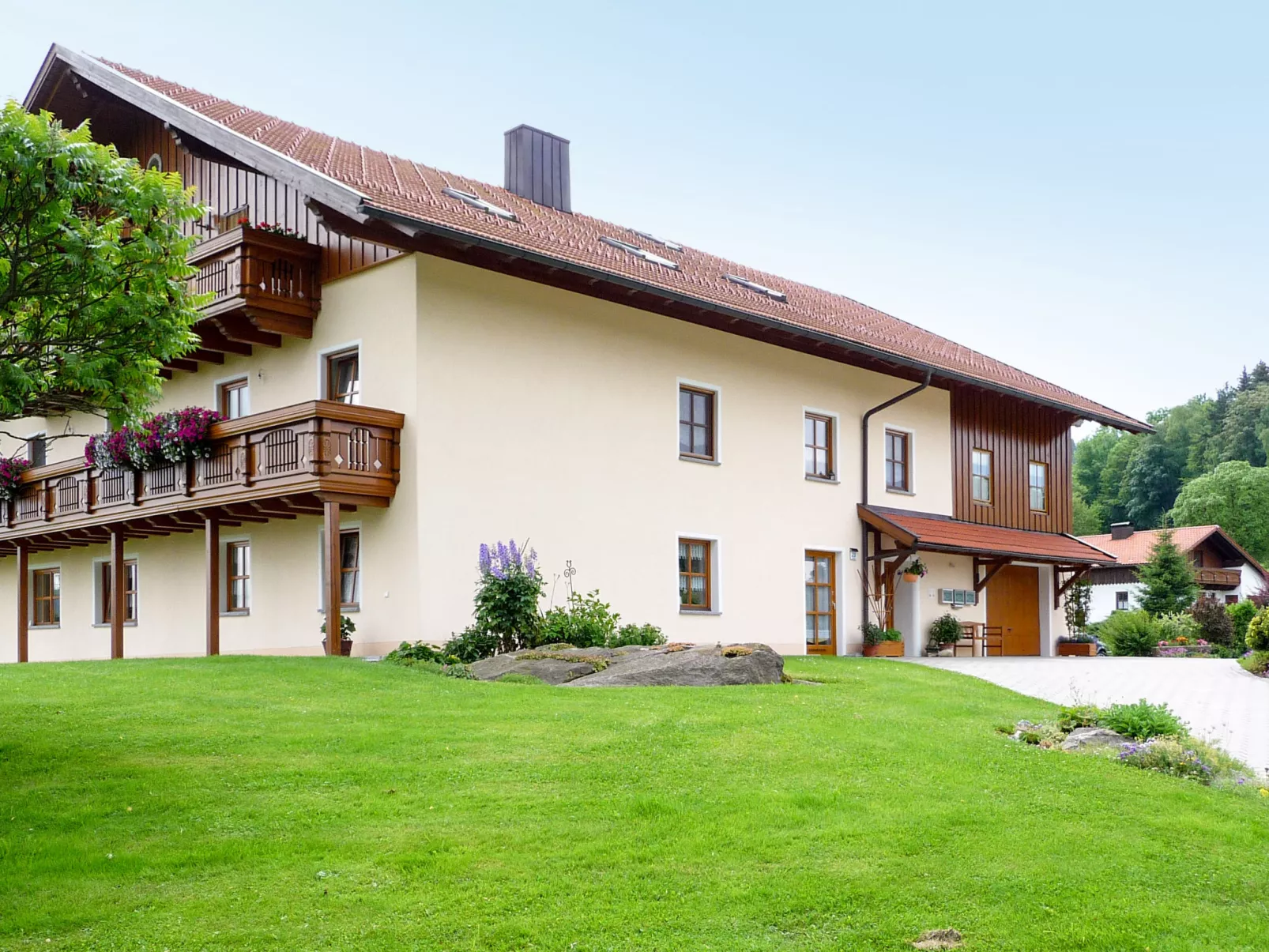 Freisinger-Outside
