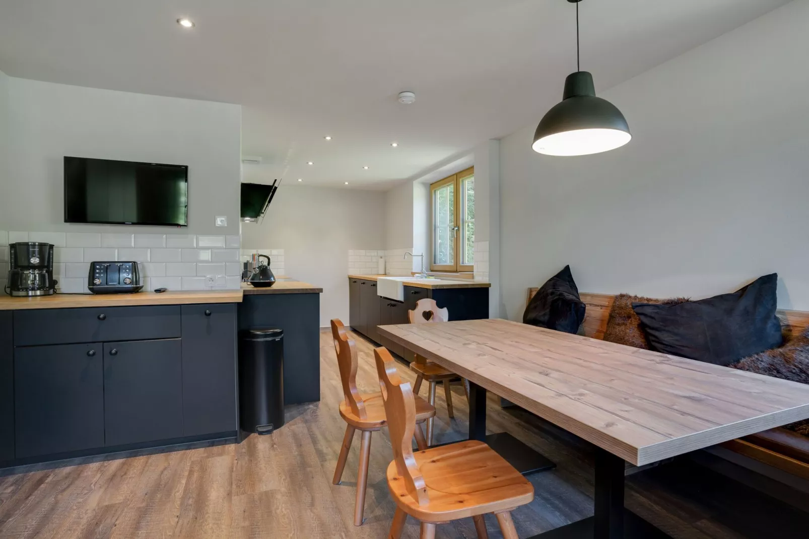 Chalet 97-Dining room