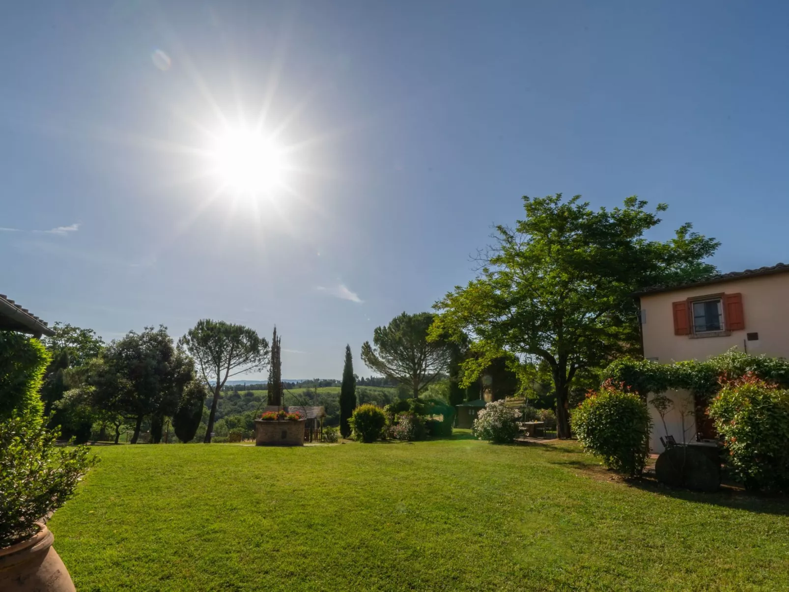 Girasole-Outside