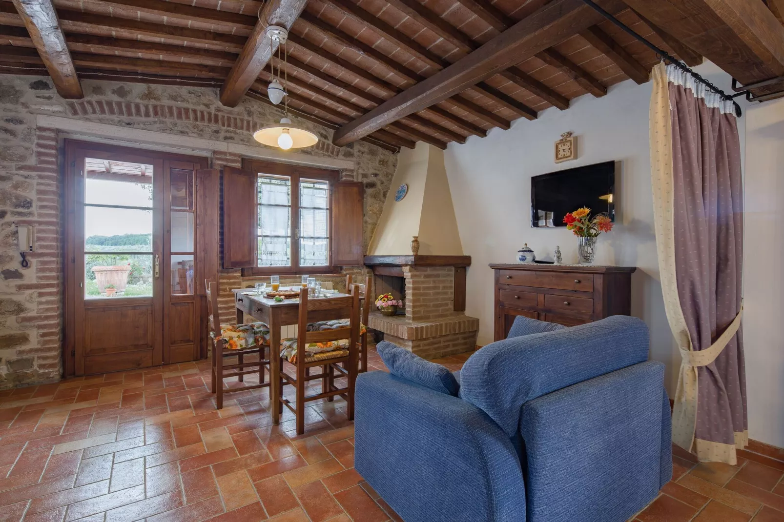 Armaiolo-Living room