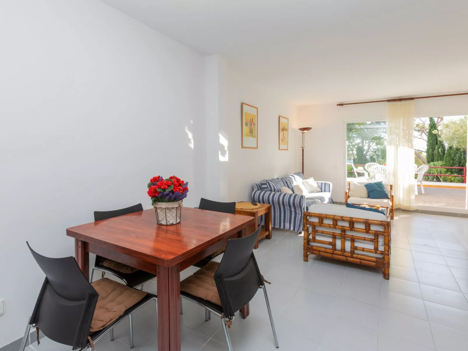 Residencial Cap de Grifeu-Inside