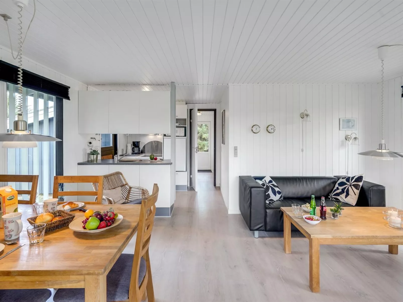 "Aileen" - 900m from the sea-Drinnen