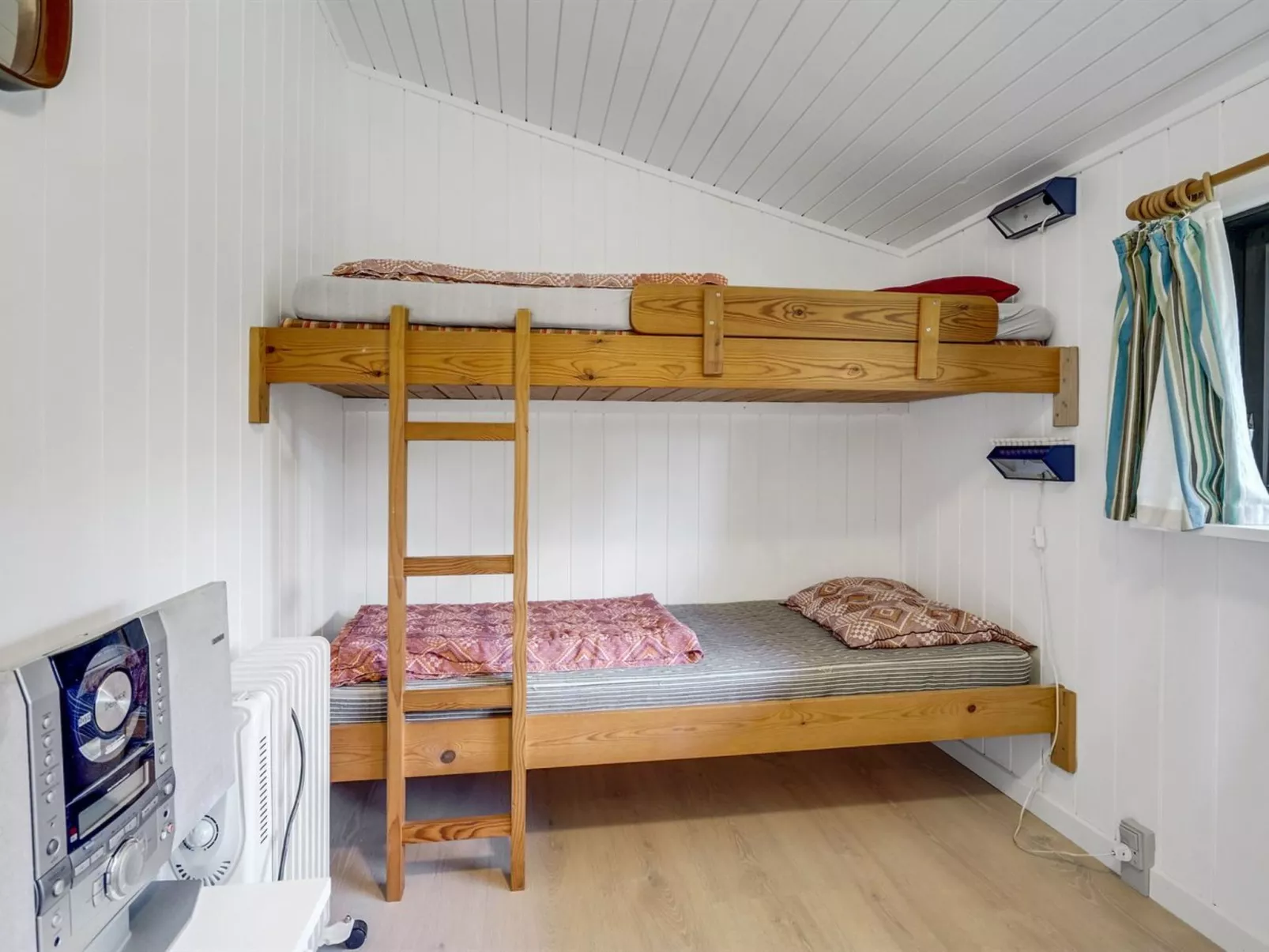 "Aileen" - 900m from the sea-Drinnen