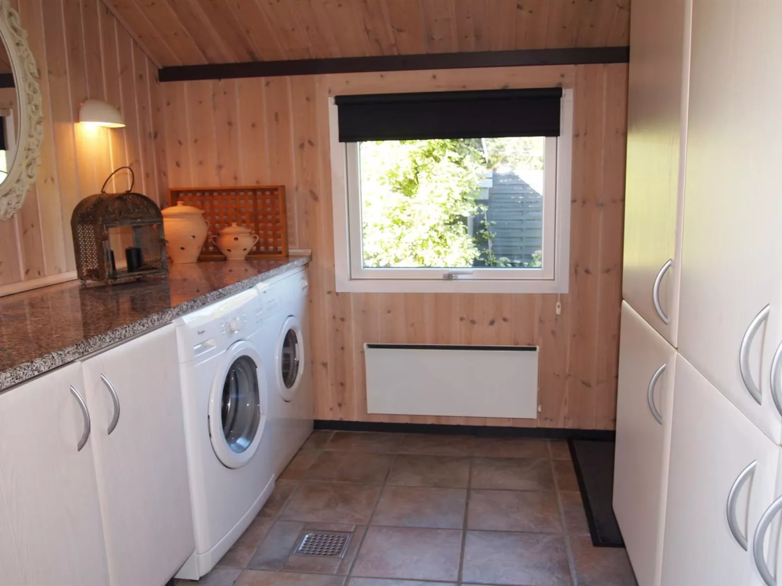 "Maureen" - 10.5km from the sea-Inside