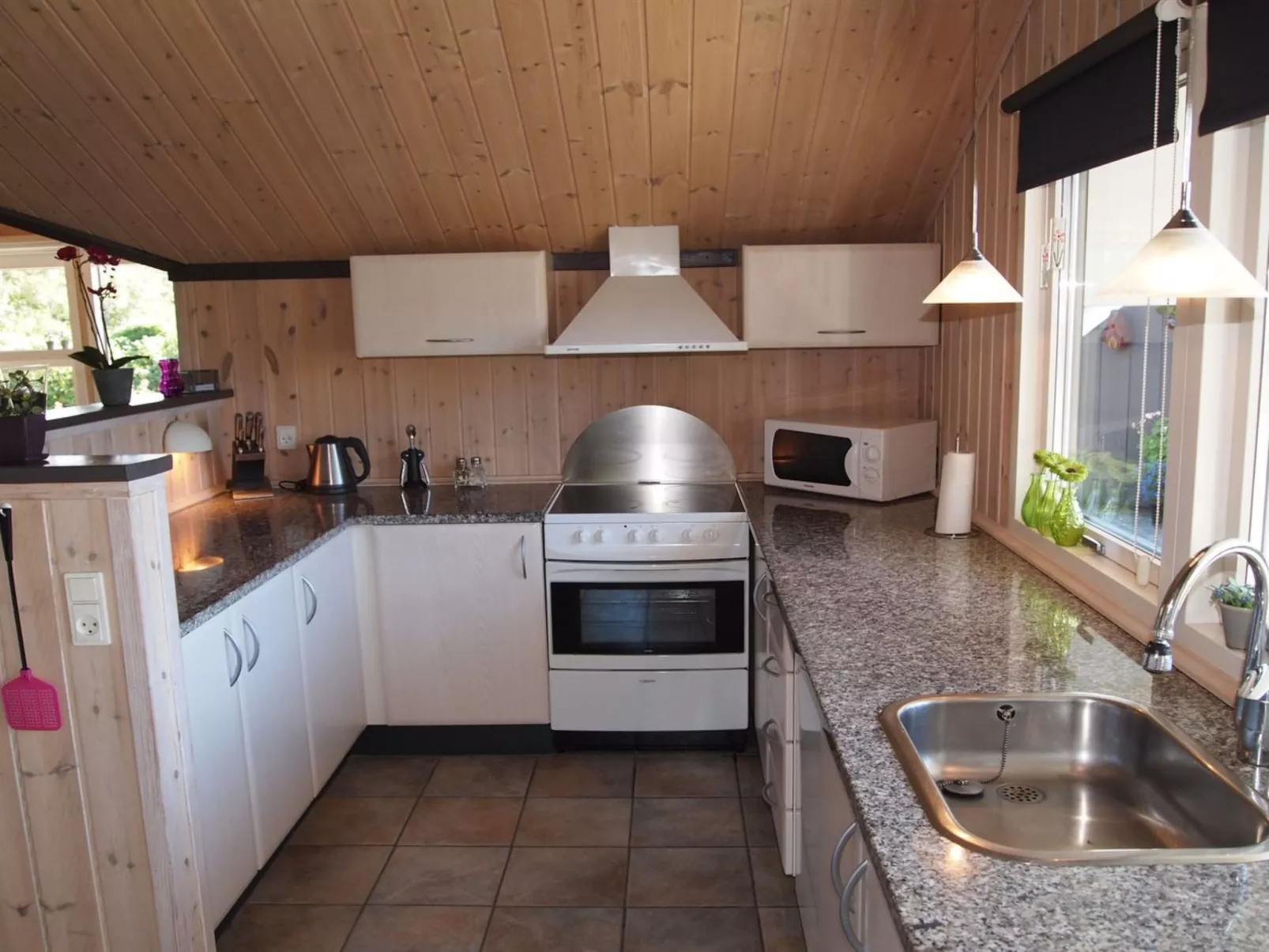 "Maureen" - 10.5km from the sea-Inside