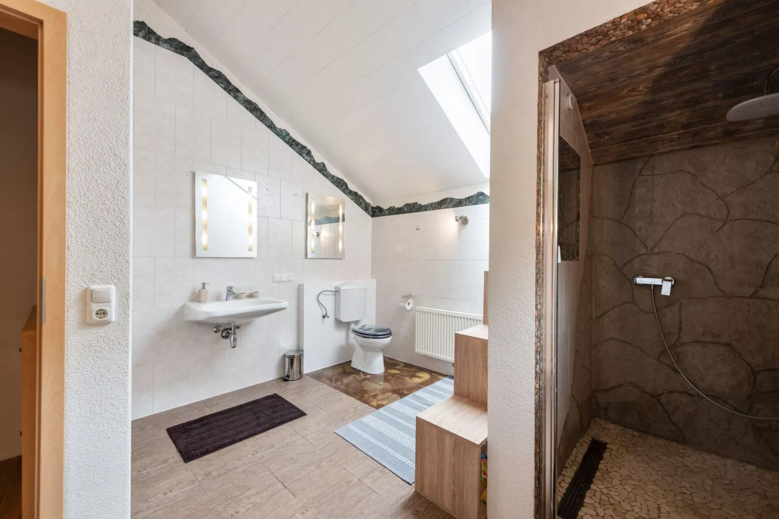 Countryside Home with Swimming Pool II - Badezimmer
