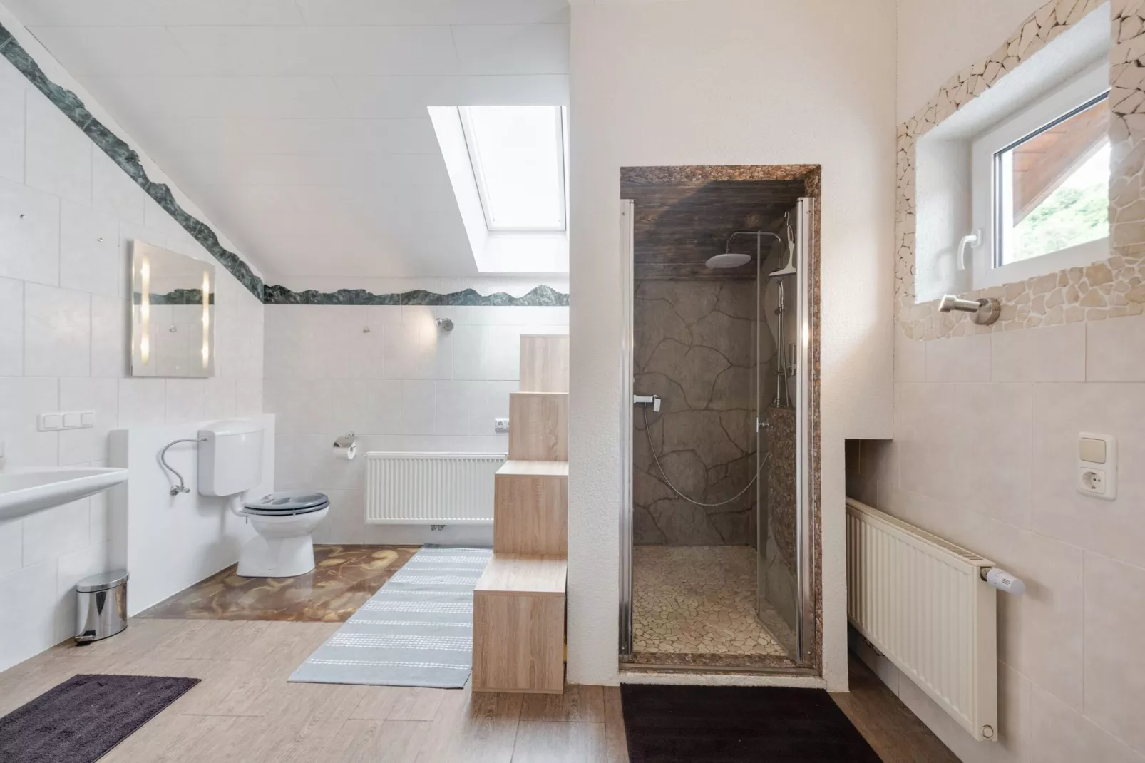 Countryside Home with Swimming Pool II - Badezimmer