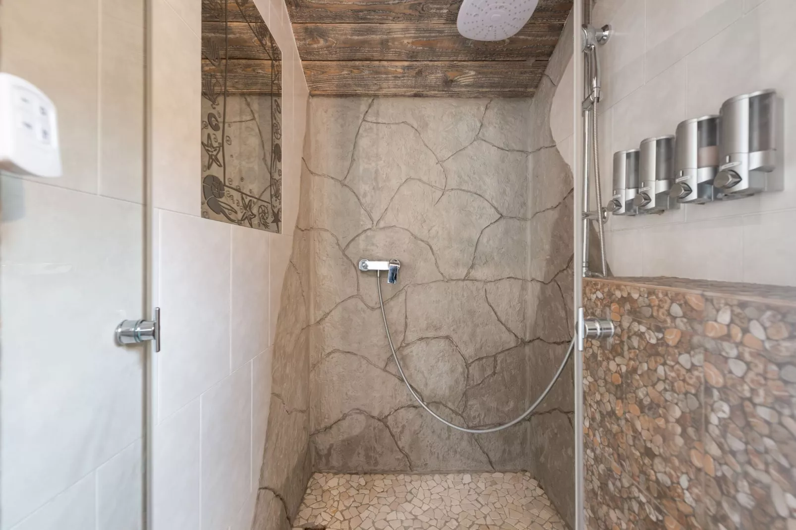 Countryside Home with Swimming Pool II - Badezimmer